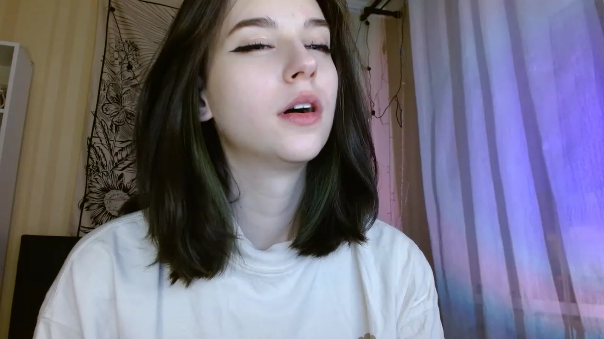 Gallery image thumbnail from ElsieF_'s myfreecams stream on, 02/08/2023, 01:13 image 13 of 20