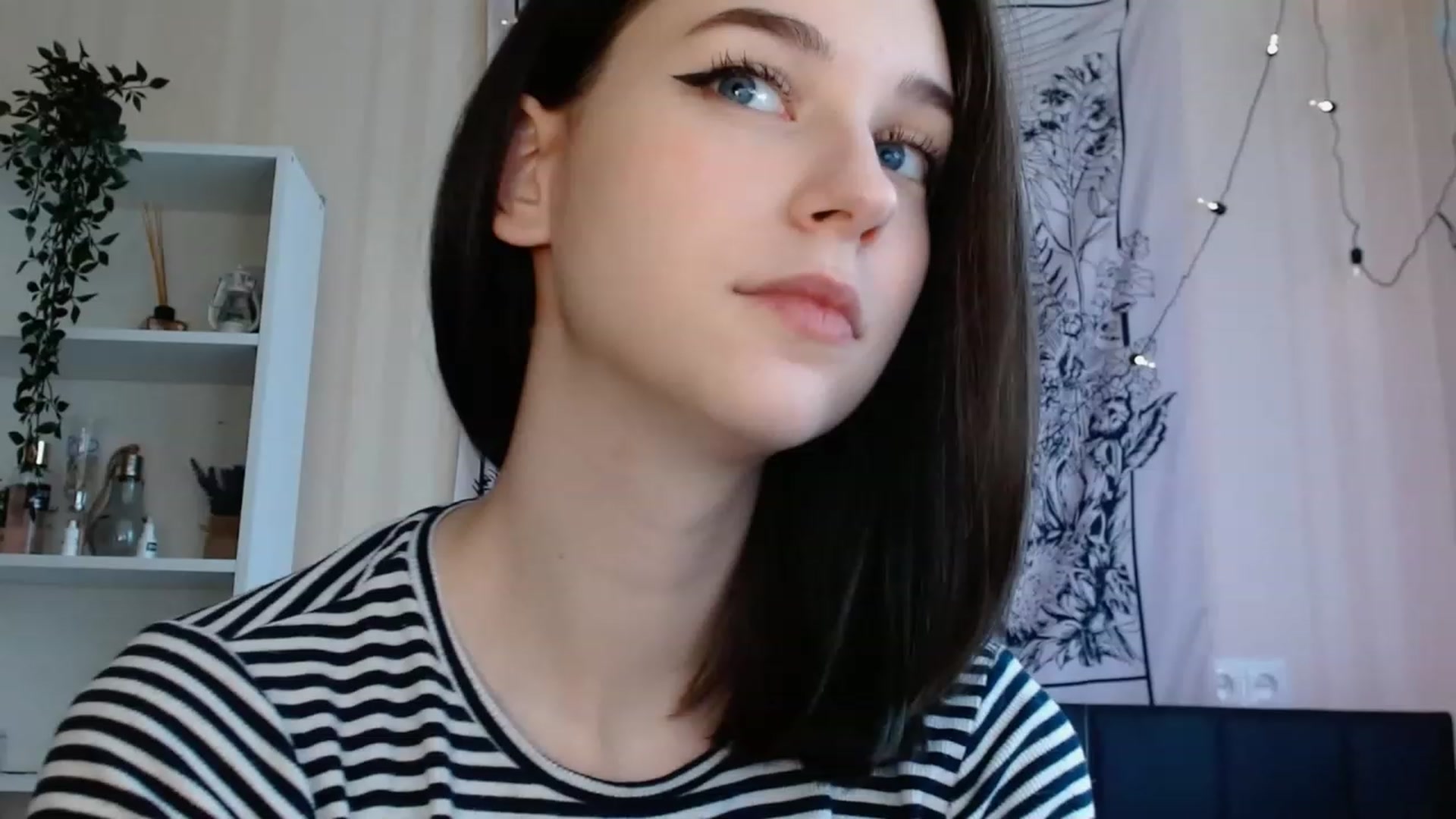 Gallery image thumbnail from ElsieF_'s myfreecams stream on, 02/10/2023, 06:25 image 13 of 20