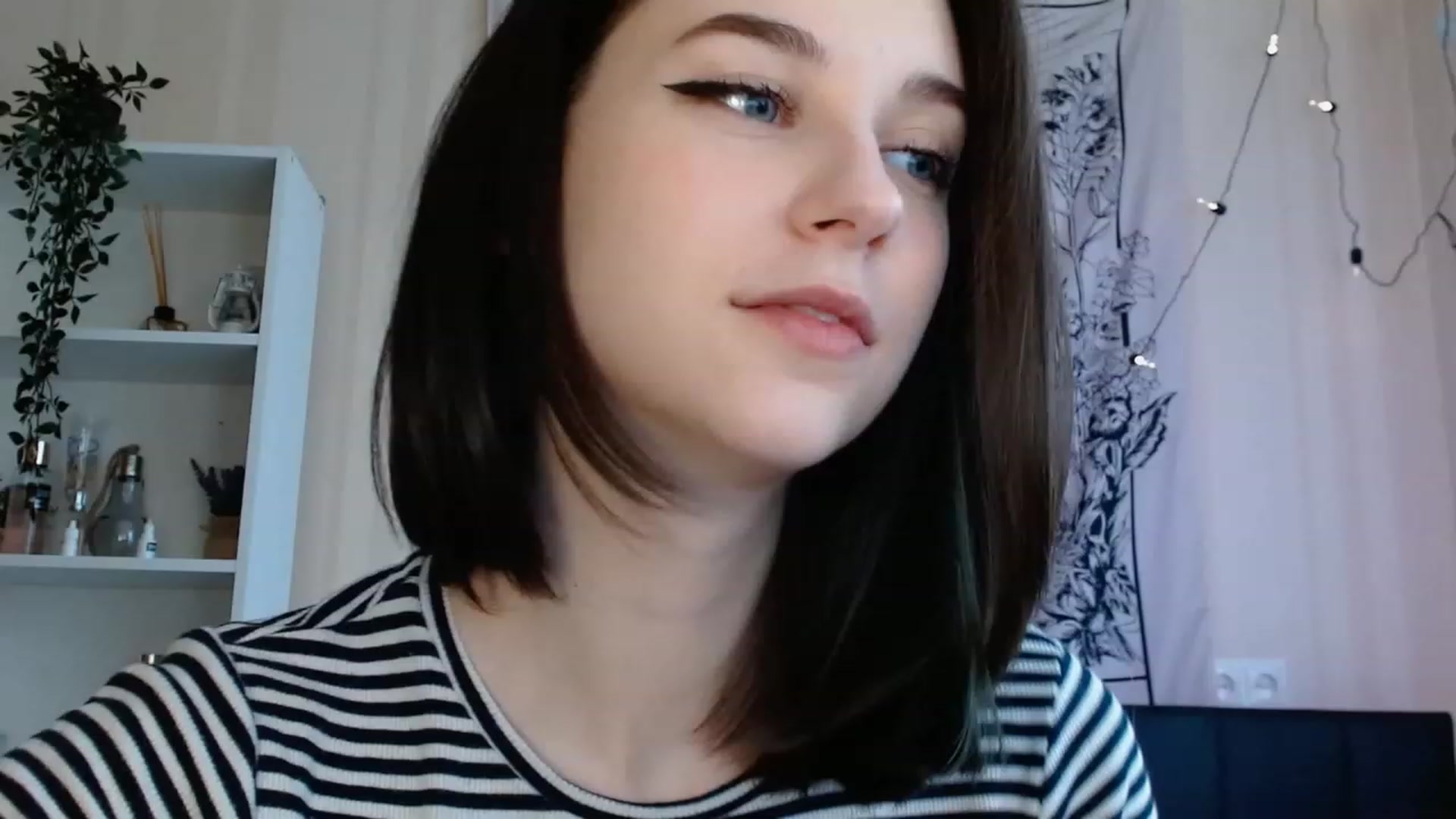 Gallery image thumbnail from ElsieF_'s myfreecams stream on, 02/10/2023, 06:25 image 14 of 20
