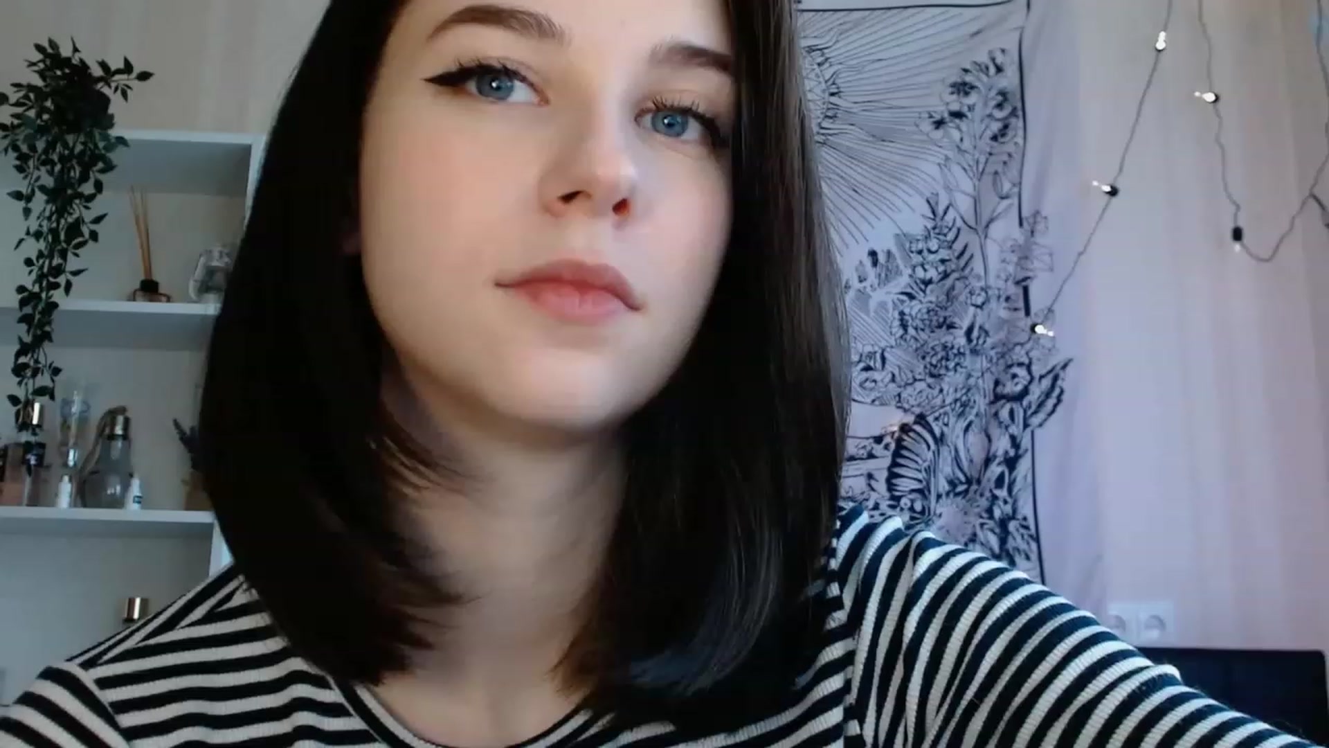 Gallery image thumbnail from ElsieF_'s myfreecams stream on, 02/10/2023, 06:25 image 15 of 20