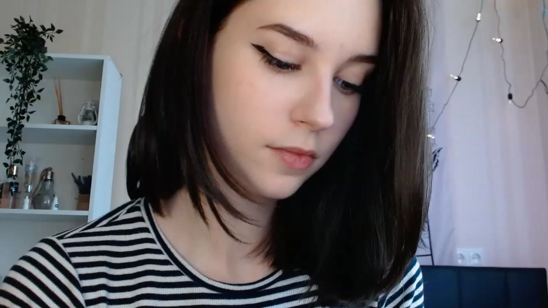 Gallery image thumbnail from ElsieF_'s myfreecams stream on, 02/10/2023, 06:25 image 18 of 20
