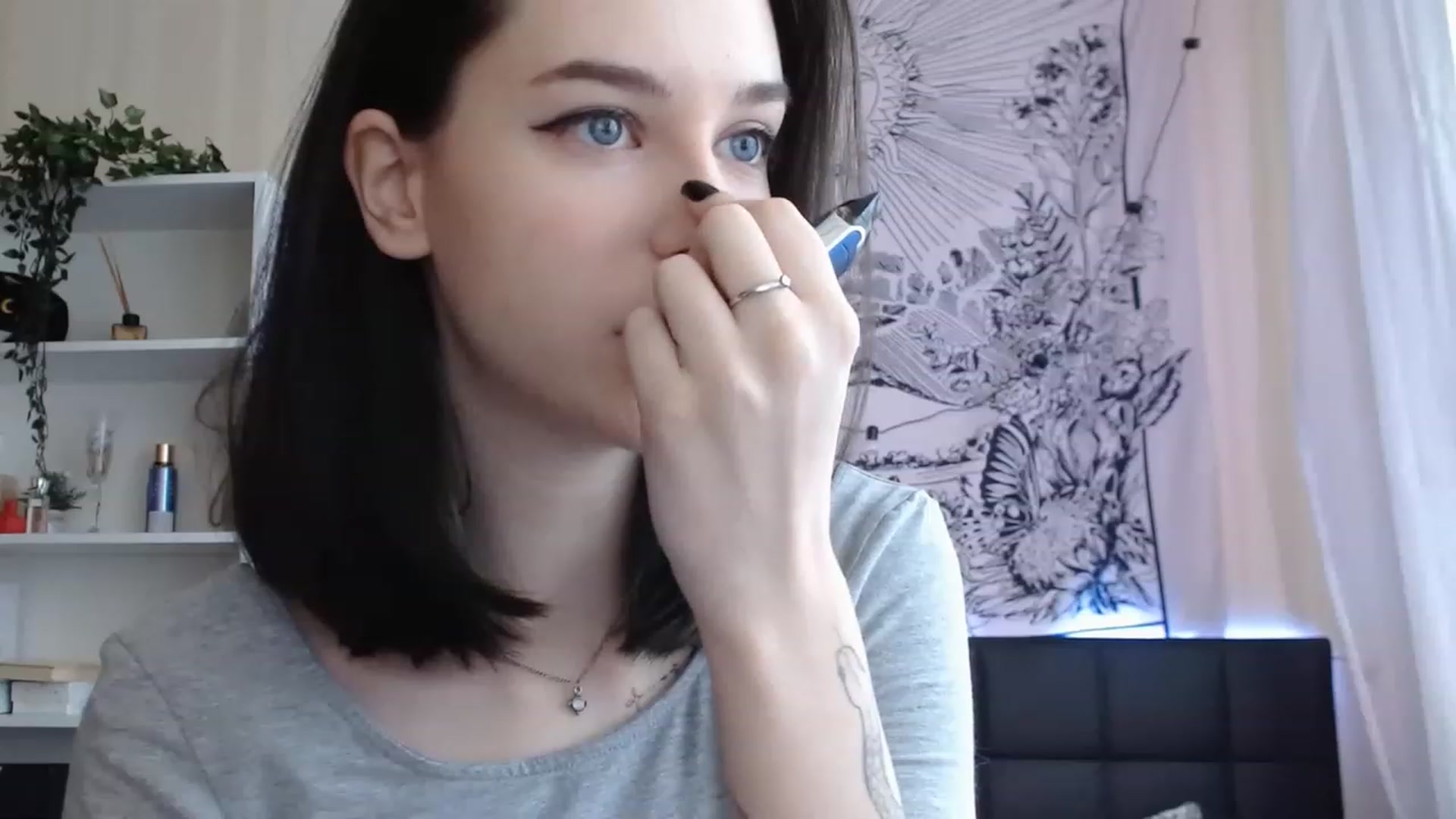 Gallery image thumbnail from ElsieF_'s myfreecams stream on, 02/20/2023, 05:31 image 10 of 20