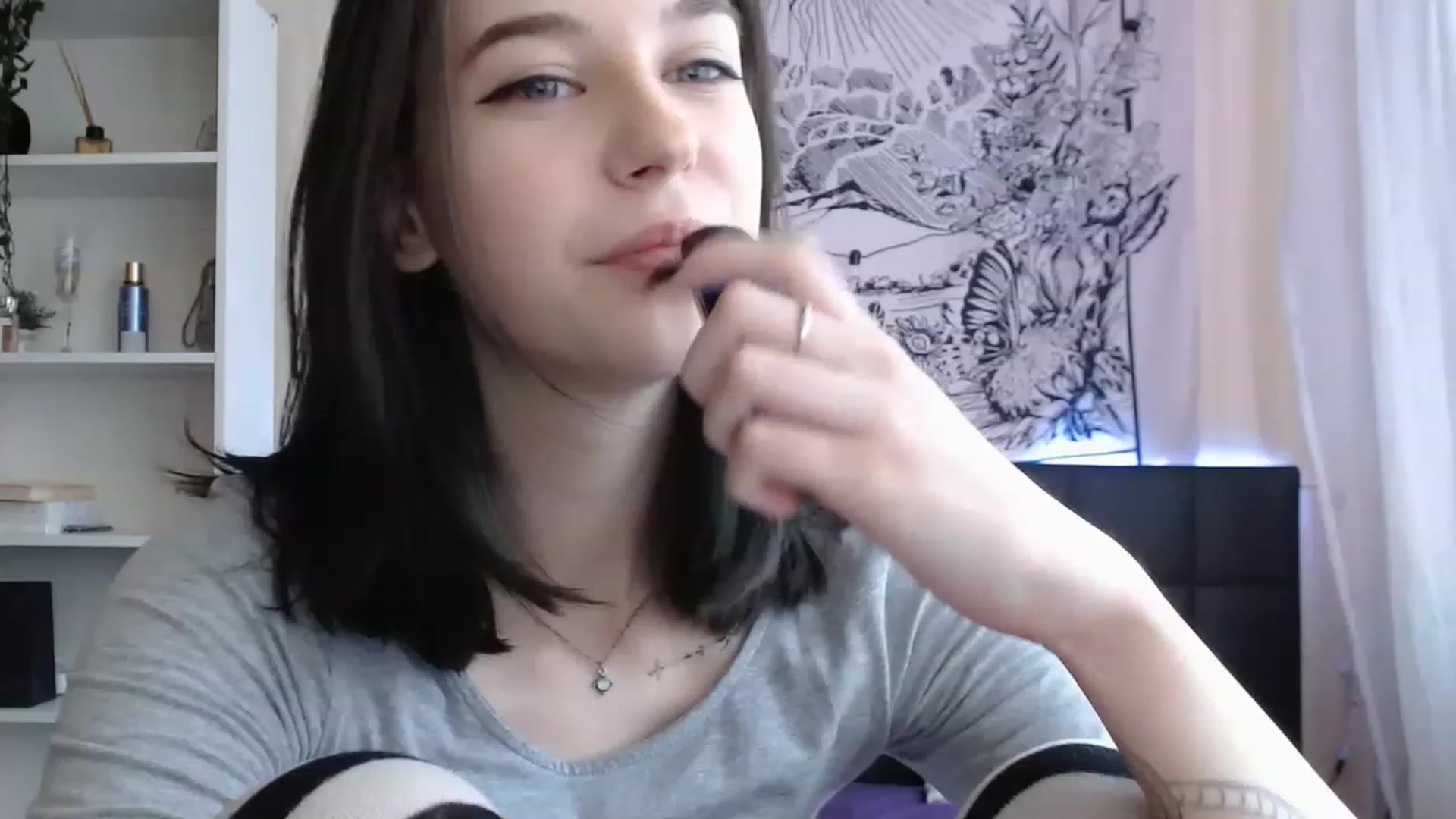 Gallery image thumbnail from ElsieF_'s myfreecams stream on, 02/20/2023, 05:31 image 6 of 20
