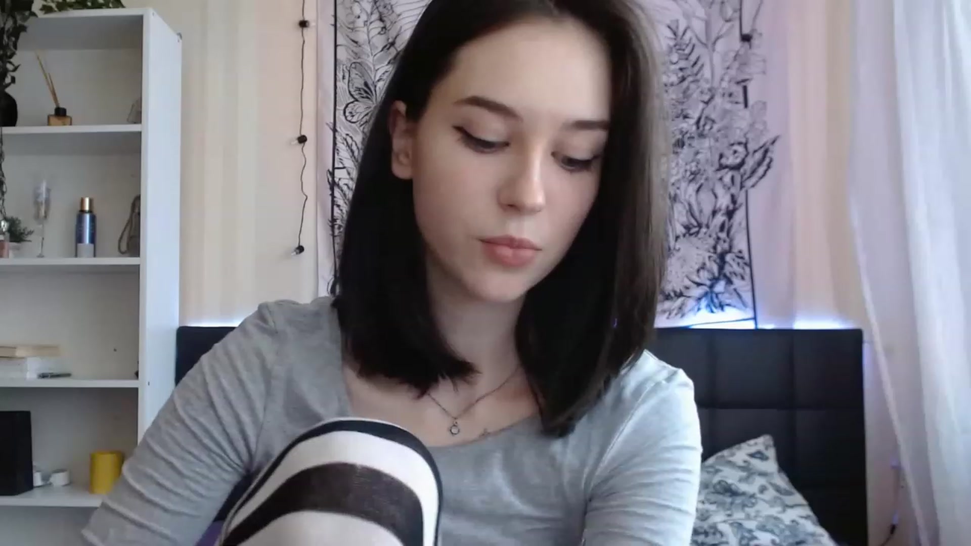 Gallery image thumbnail from ElsieF_'s myfreecams stream on, 02/20/2023, 05:31 image 8 of 20