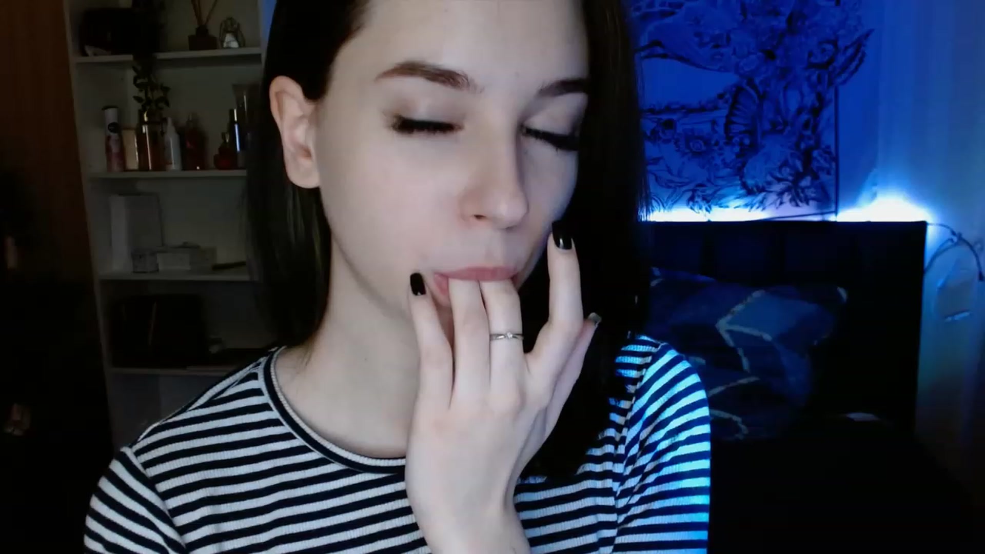 Gallery image thumbnail from ElsieF_'s myfreecams stream on, 02/28/2023, 20:46 image 9 of 20