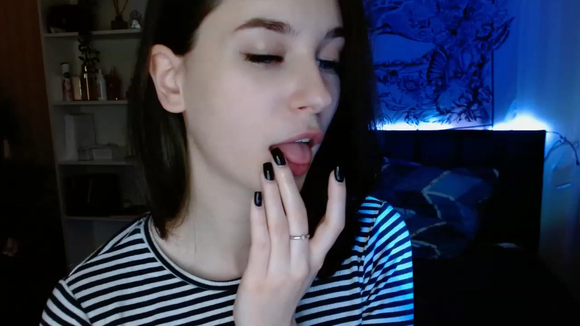 Gallery image thumbnail from ElsieF_'s myfreecams stream on, 02/28/2023, 20:46 image 10 of 20