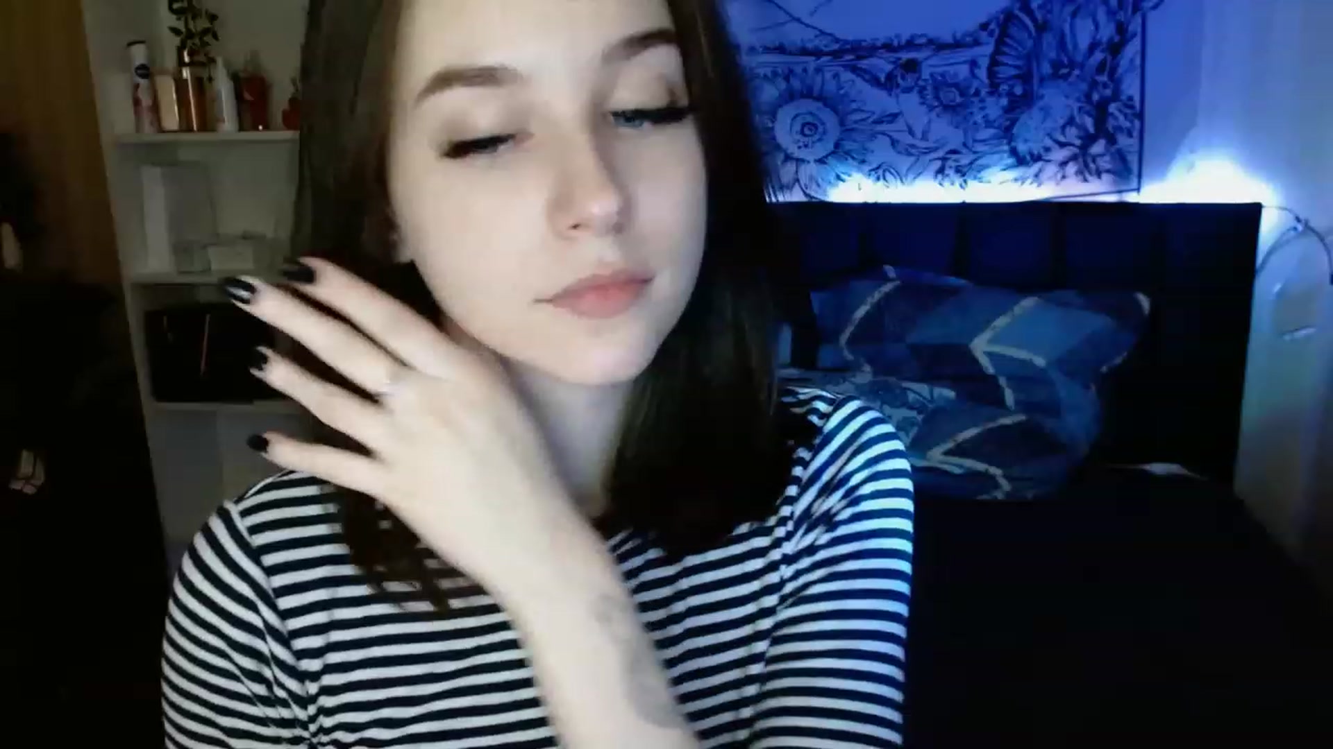 Gallery image thumbnail from ElsieF_'s myfreecams stream on, 02/28/2023, 20:46 image 8 of 20