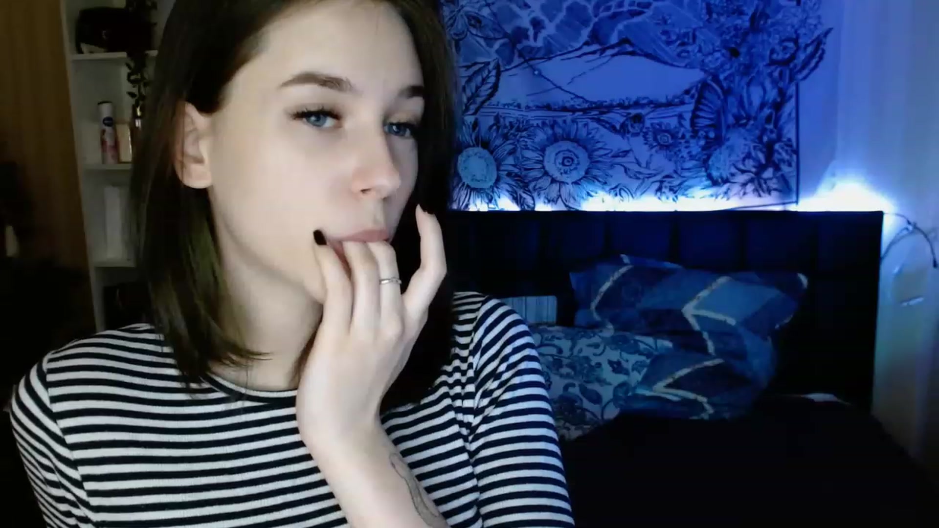 Gallery image thumbnail from ElsieF_'s myfreecams stream on, 02/28/2023, 20:46 image 11 of 20