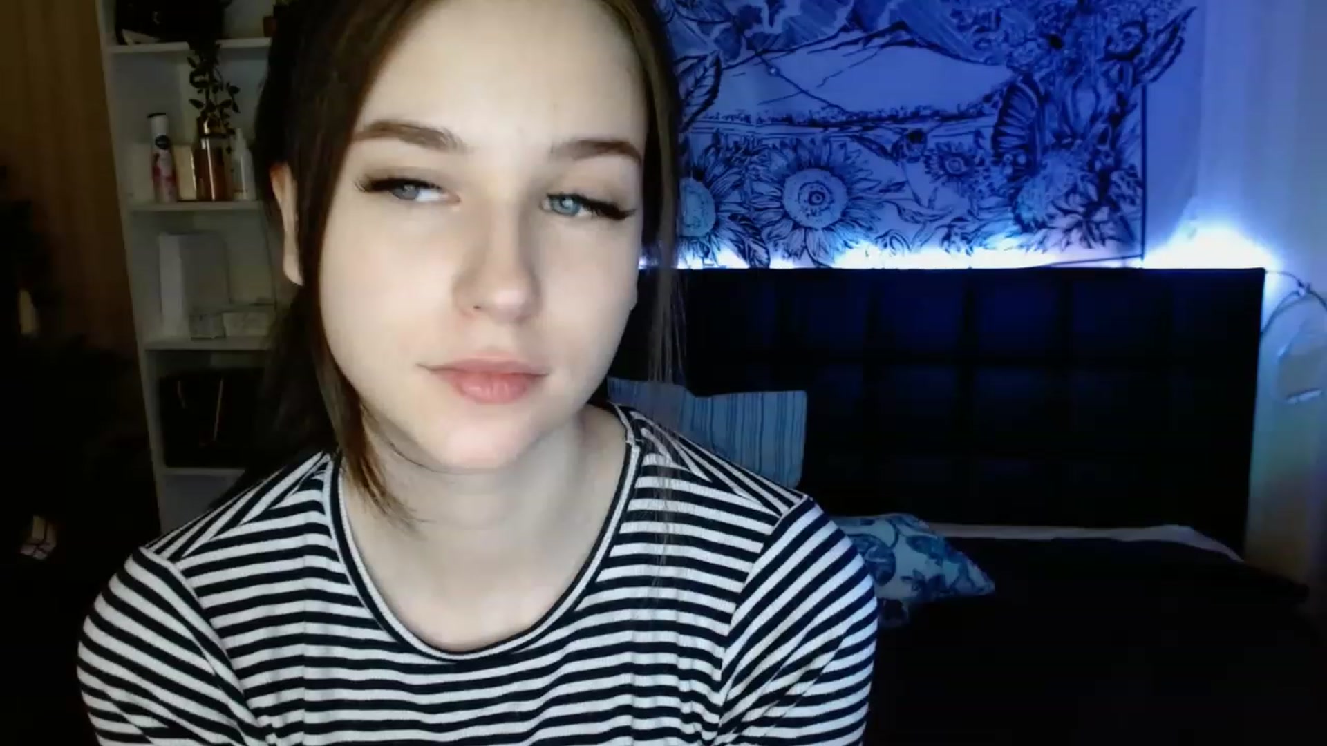 Gallery image thumbnail from ElsieF_'s myfreecams stream on, 02/28/2023, 21:23 image 11 of 20