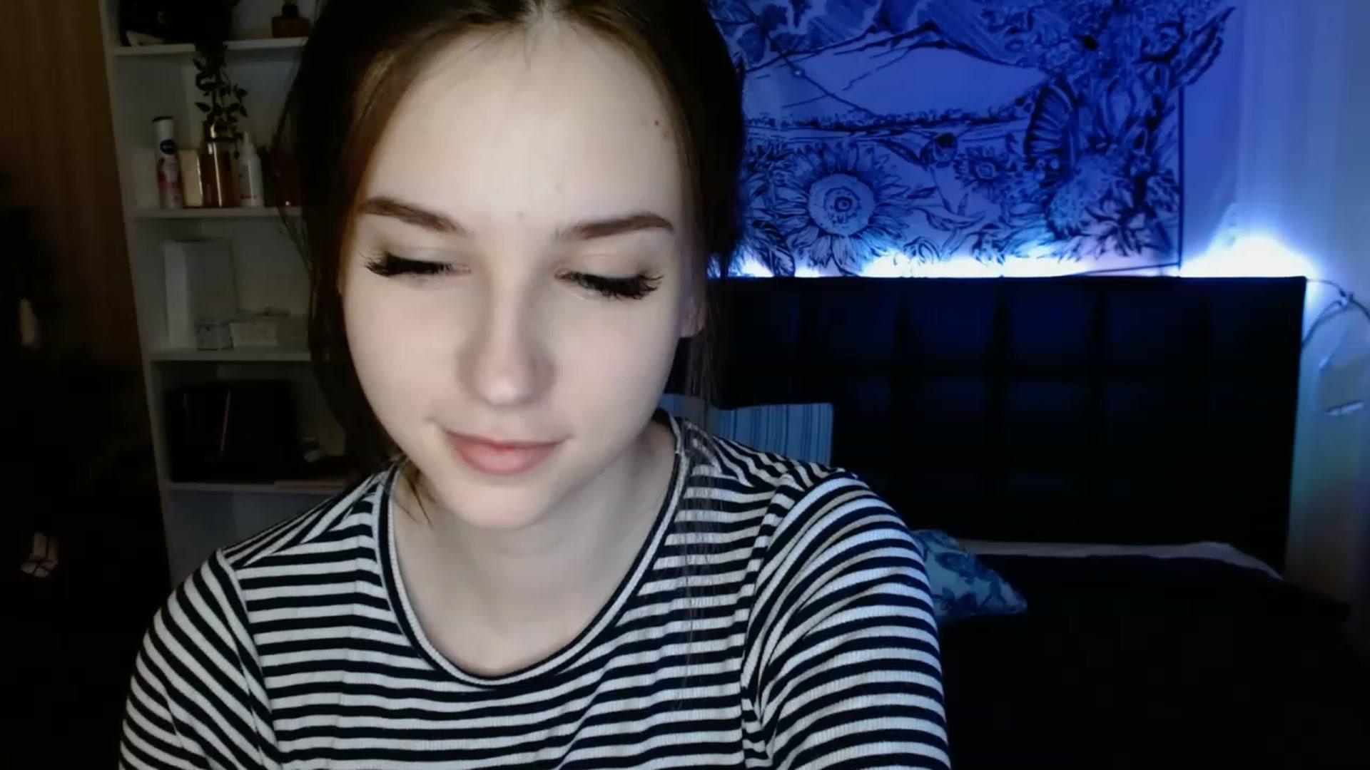 Gallery image thumbnail from ElsieF_'s myfreecams stream on, 02/28/2023, 21:23 image 14 of 20