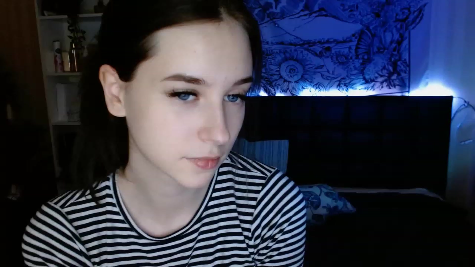 Gallery image thumbnail from ElsieF_'s myfreecams stream on, 02/28/2023, 21:23 image 9 of 20