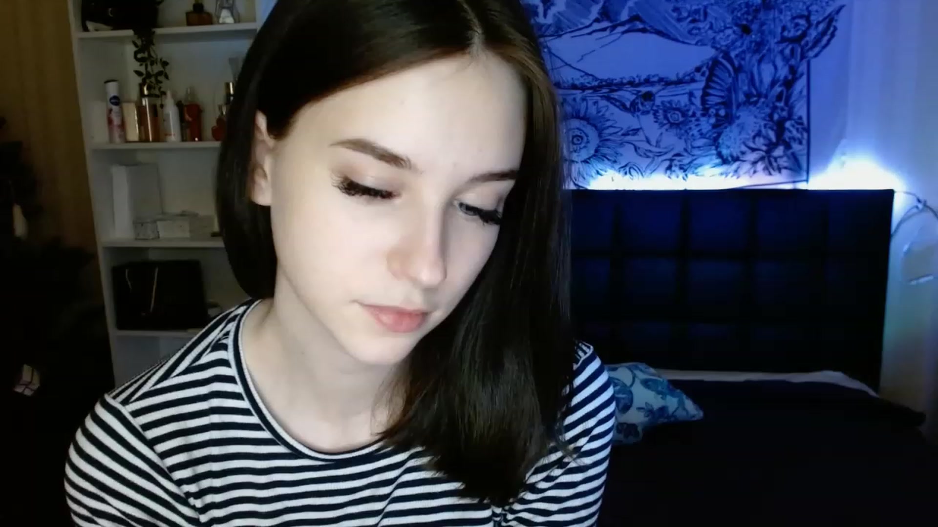 Gallery image thumbnail from ElsieF_'s myfreecams stream on, 02/28/2023, 21:23 image 1 of 20