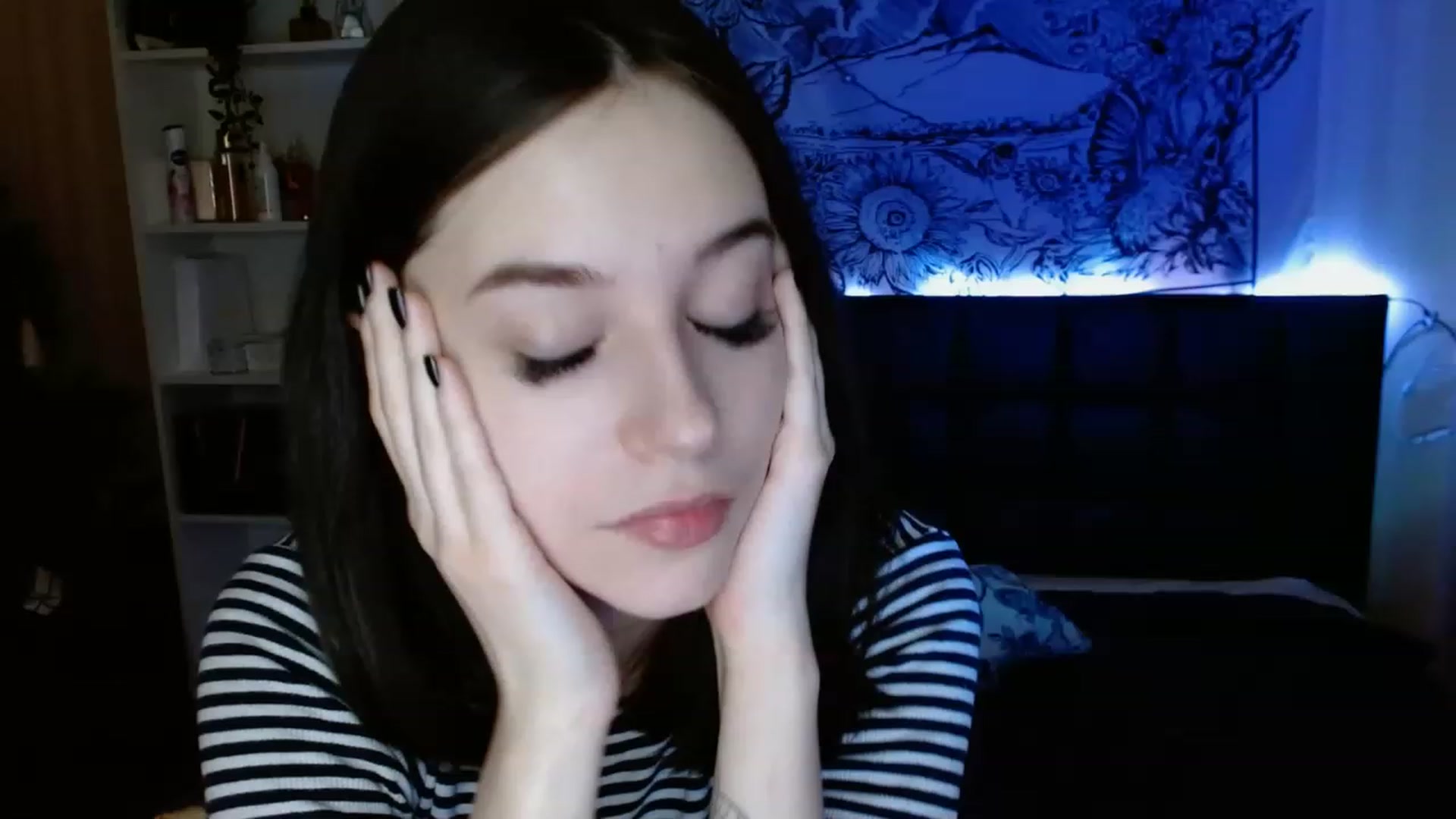 Gallery image thumbnail from ElsieF_'s myfreecams stream on, 02/28/2023, 21:23 image 3 of 20