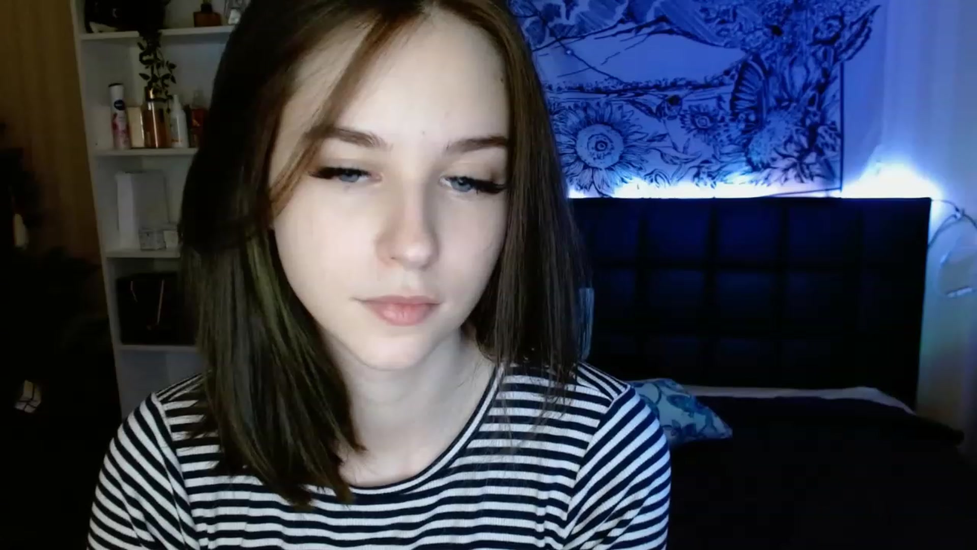 Gallery image thumbnail from ElsieF_'s myfreecams stream on, 02/28/2023, 21:23 image 16 of 20
