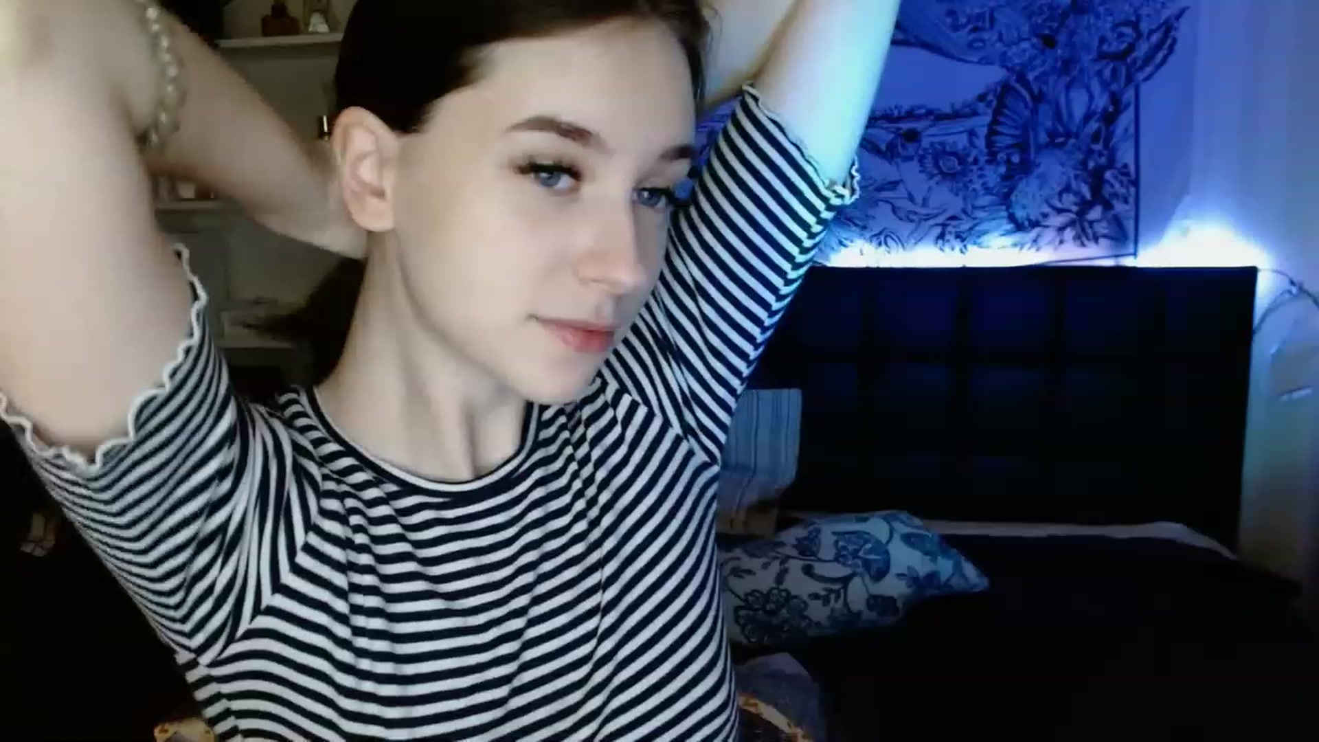 Gallery image thumbnail from ElsieF_'s myfreecams stream on, 02/28/2023, 21:23 image 7 of 20