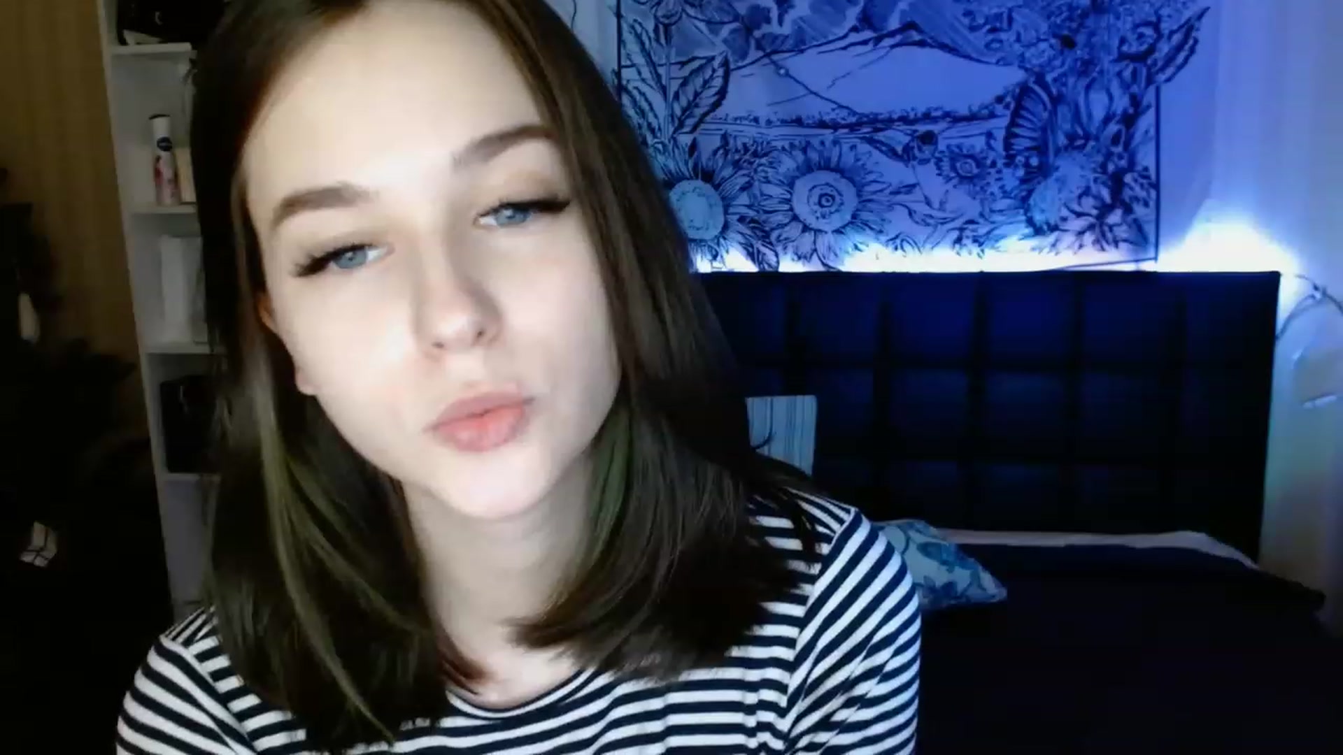 Gallery image thumbnail from ElsieF_'s myfreecams stream on, 02/28/2023, 21:23 image 19 of 20