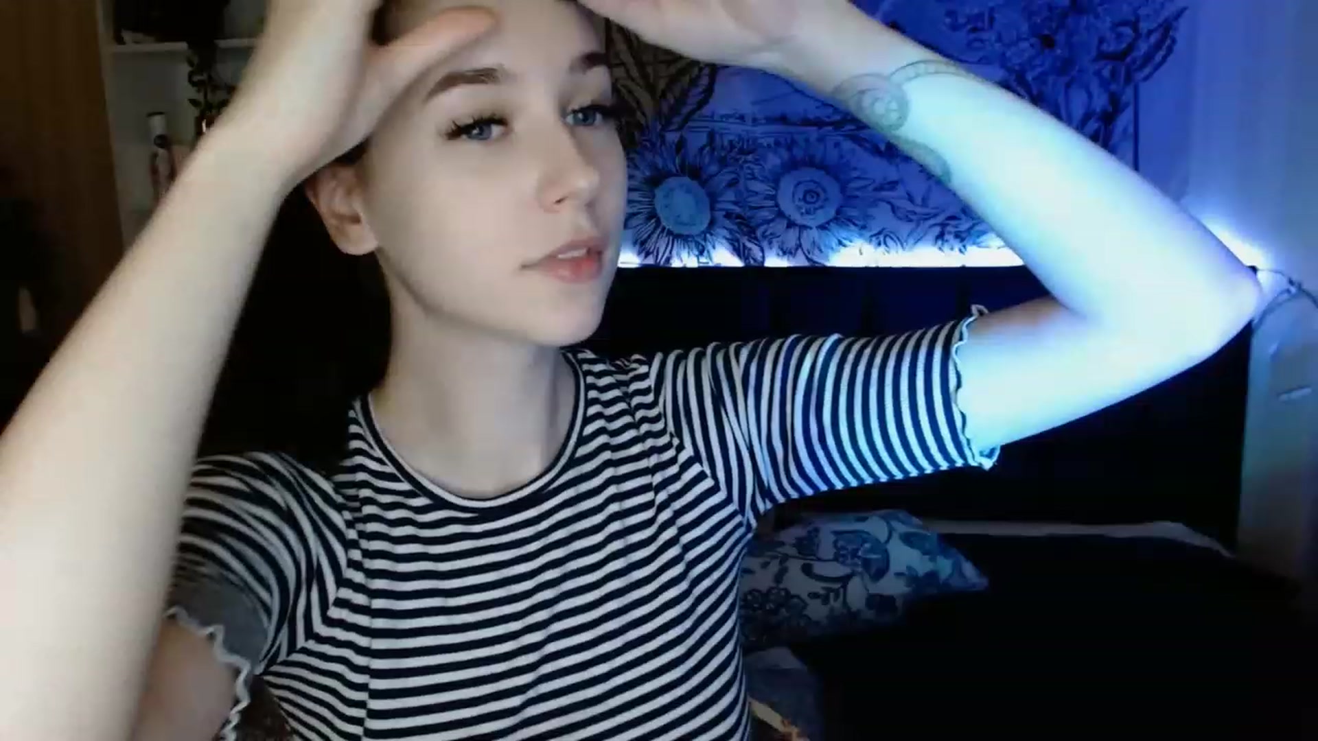 Gallery image thumbnail from ElsieF_'s myfreecams stream on, 02/28/2023, 21:23 image 8 of 20