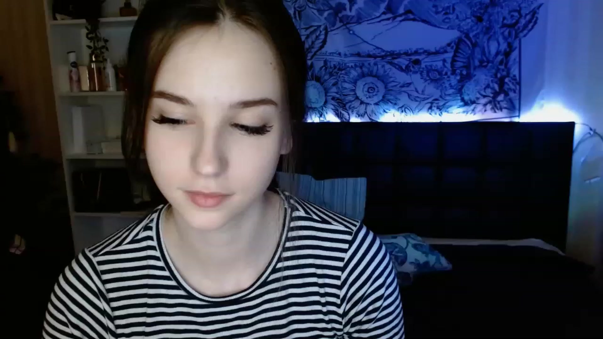 Gallery image thumbnail from ElsieF_'s myfreecams stream on, 02/28/2023, 21:23 image 12 of 20