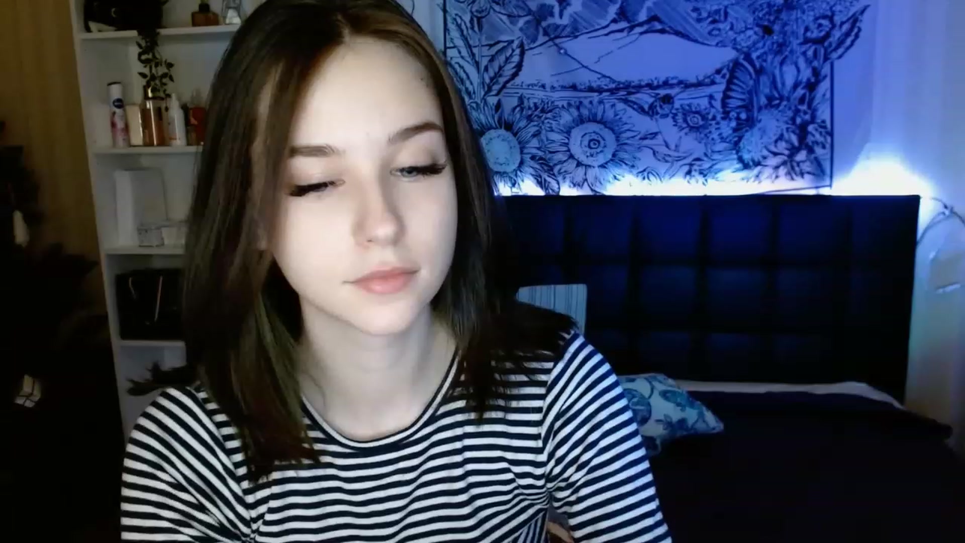 Gallery image thumbnail from ElsieF_'s myfreecams stream on, 02/28/2023, 21:23 image 5 of 20