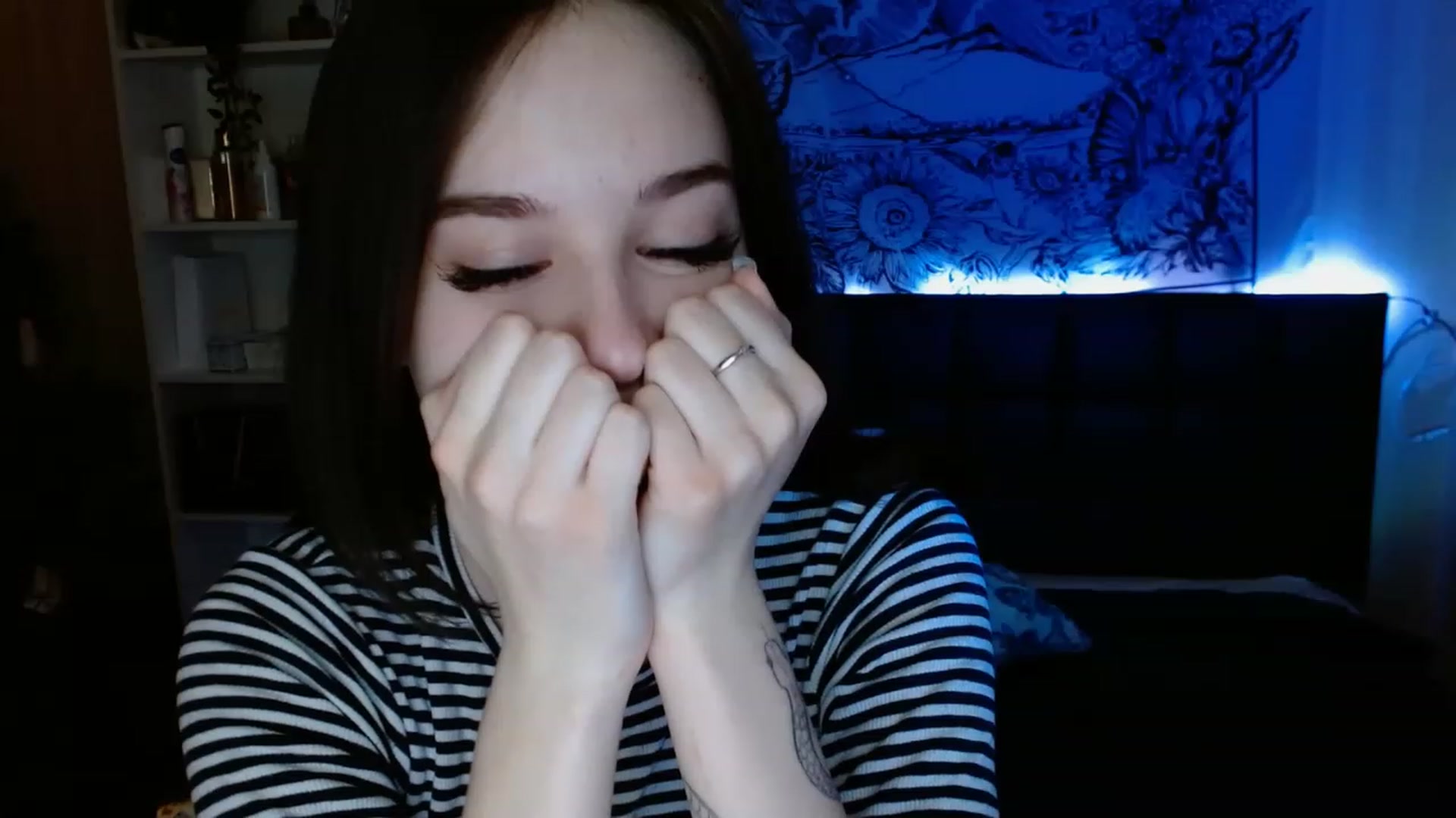 Gallery image thumbnail from ElsieF_'s myfreecams stream on, 02/28/2023, 21:23 image 6 of 20