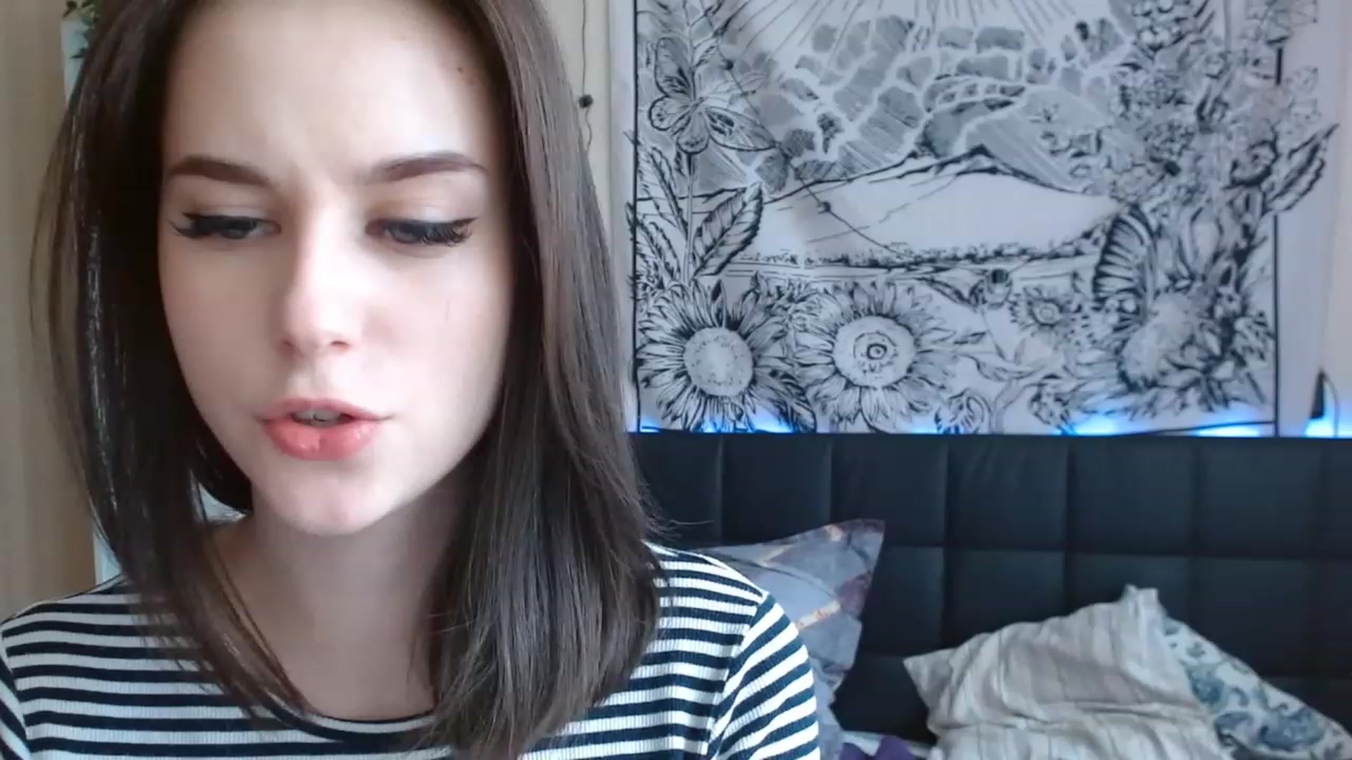 Gallery image thumbnail from ElsieF_'s myfreecams stream on, 03/06/2023, 07:45 image 17 of 20