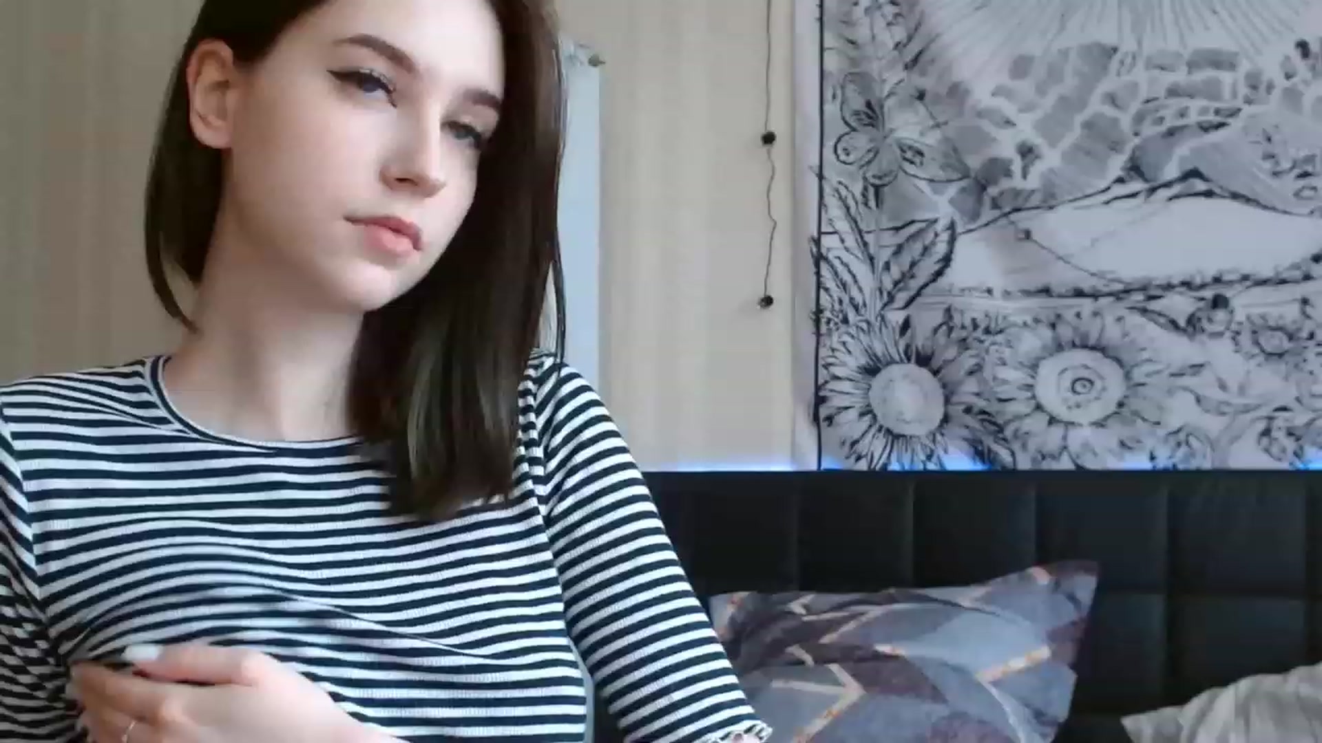 Gallery image thumbnail from ElsieF_'s myfreecams stream on, 03/06/2023, 07:45 image 20 of 20