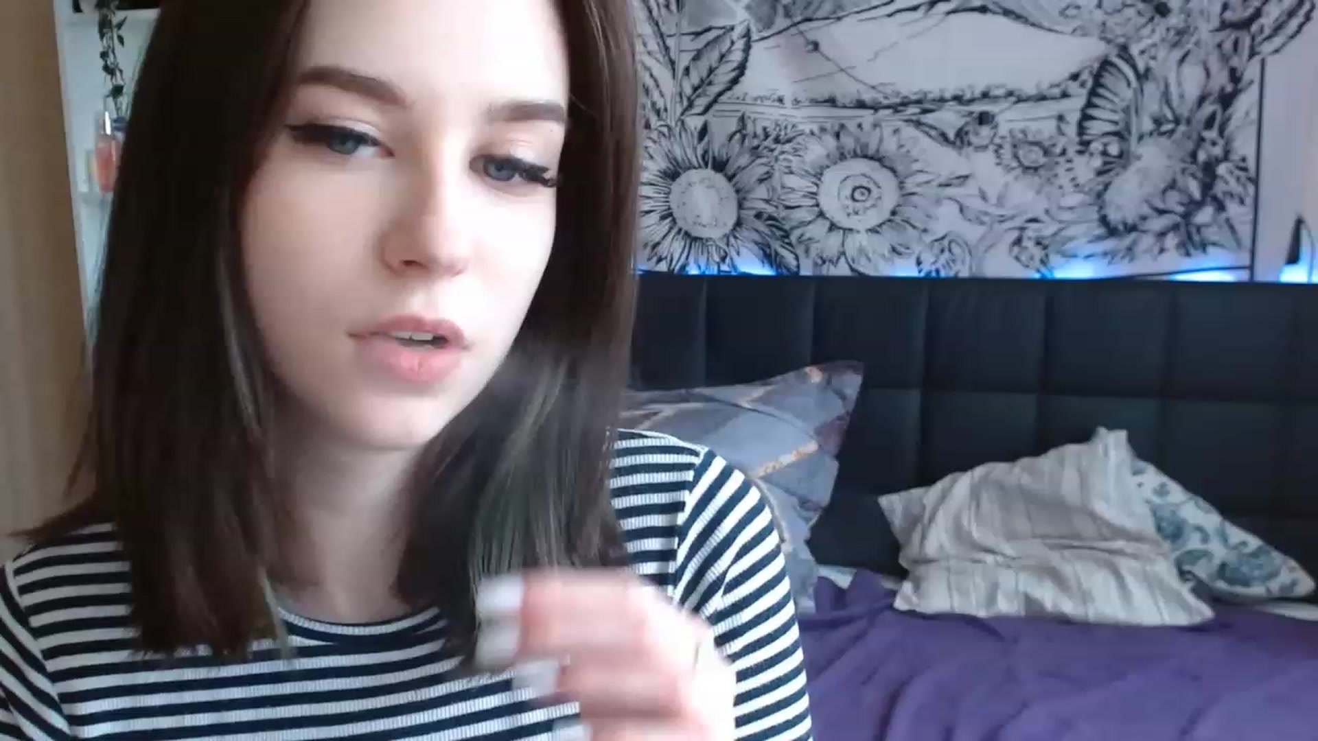 Gallery image thumbnail from ElsieF_'s myfreecams stream on, 03/06/2023, 07:45 image 4 of 20