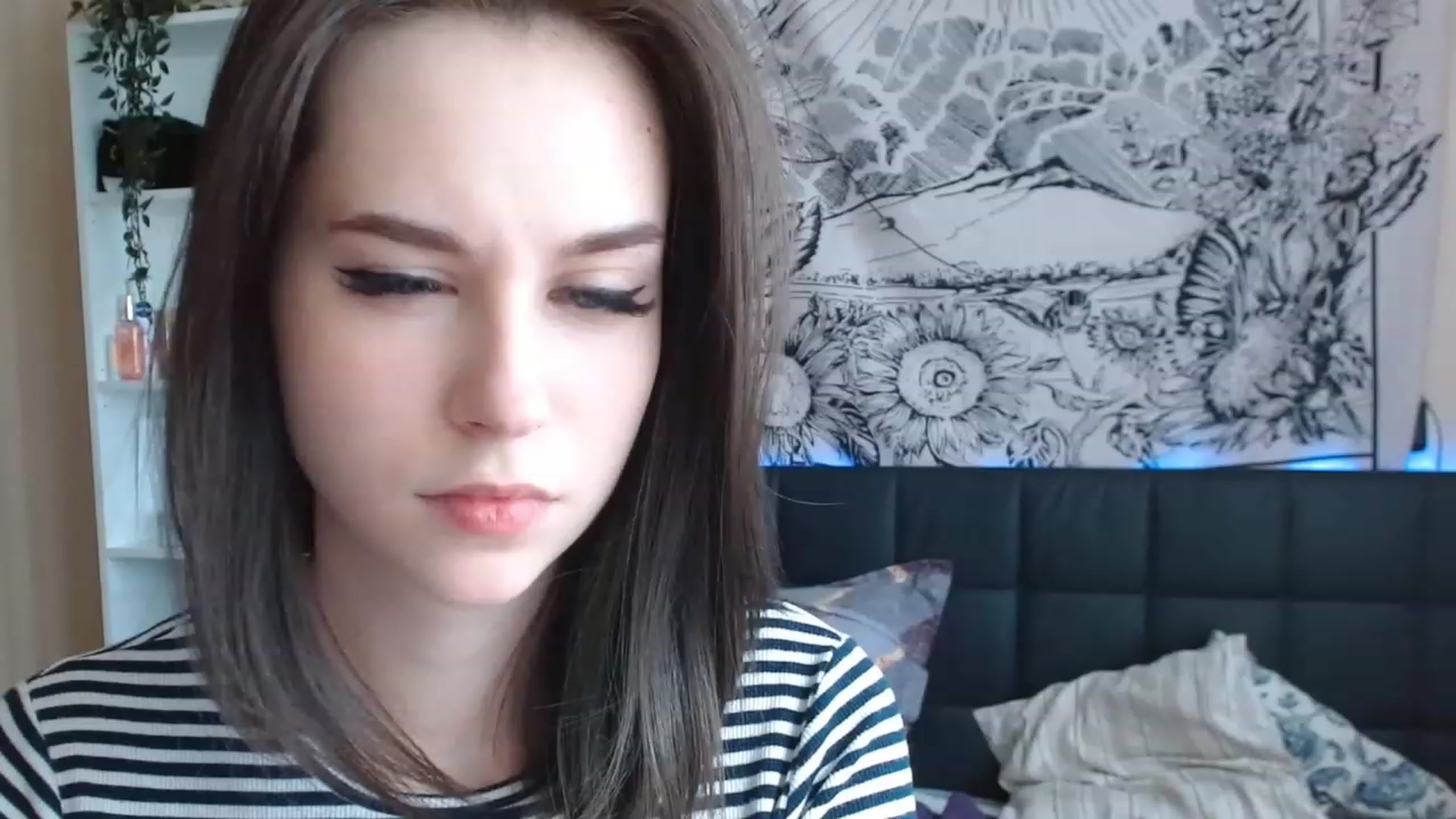 Gallery image thumbnail from ElsieF_'s myfreecams stream on, 03/06/2023, 07:45 image 18 of 20