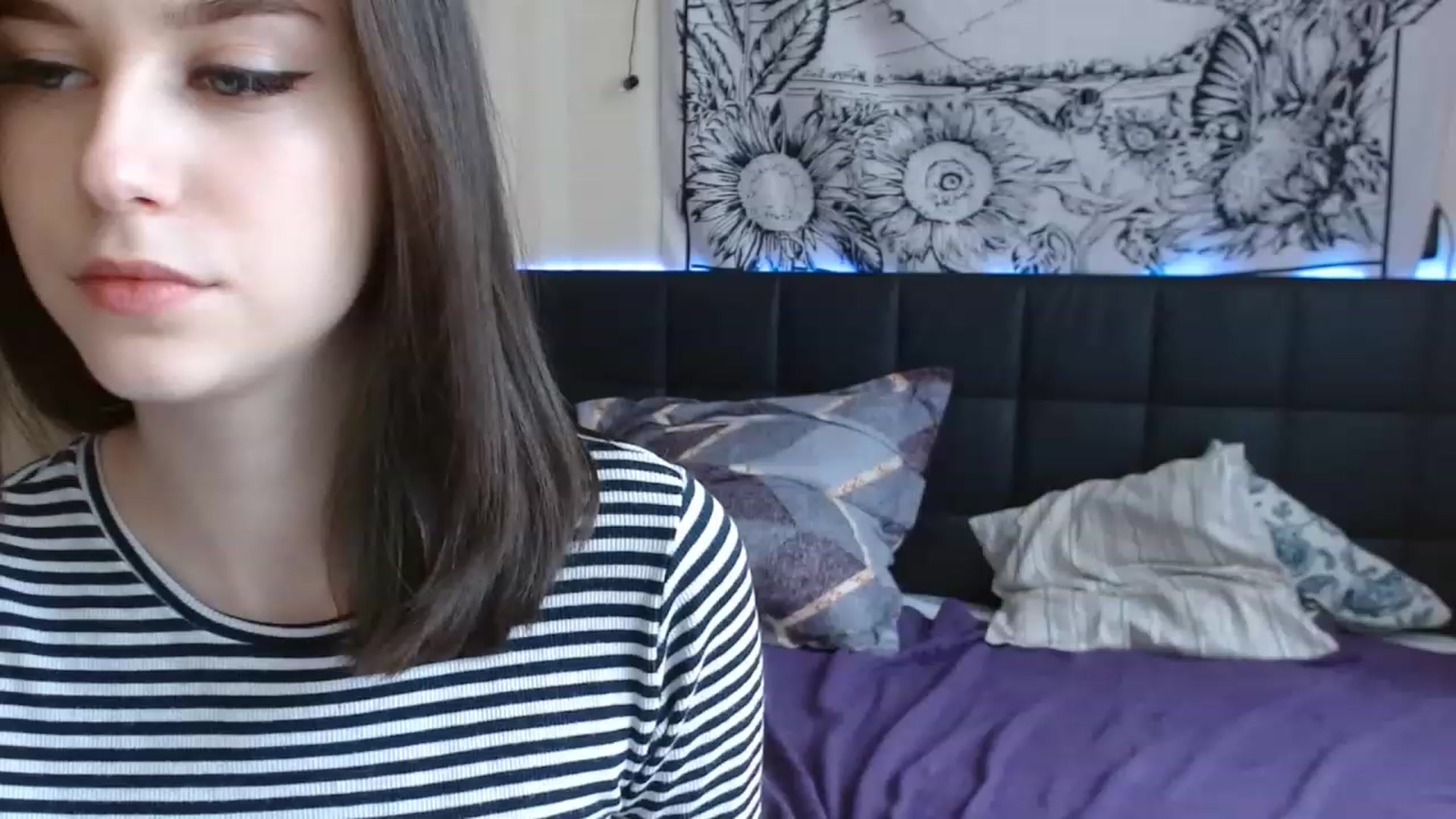 Gallery image thumbnail from ElsieF_'s myfreecams stream on, 03/06/2023, 07:45 image 15 of 20