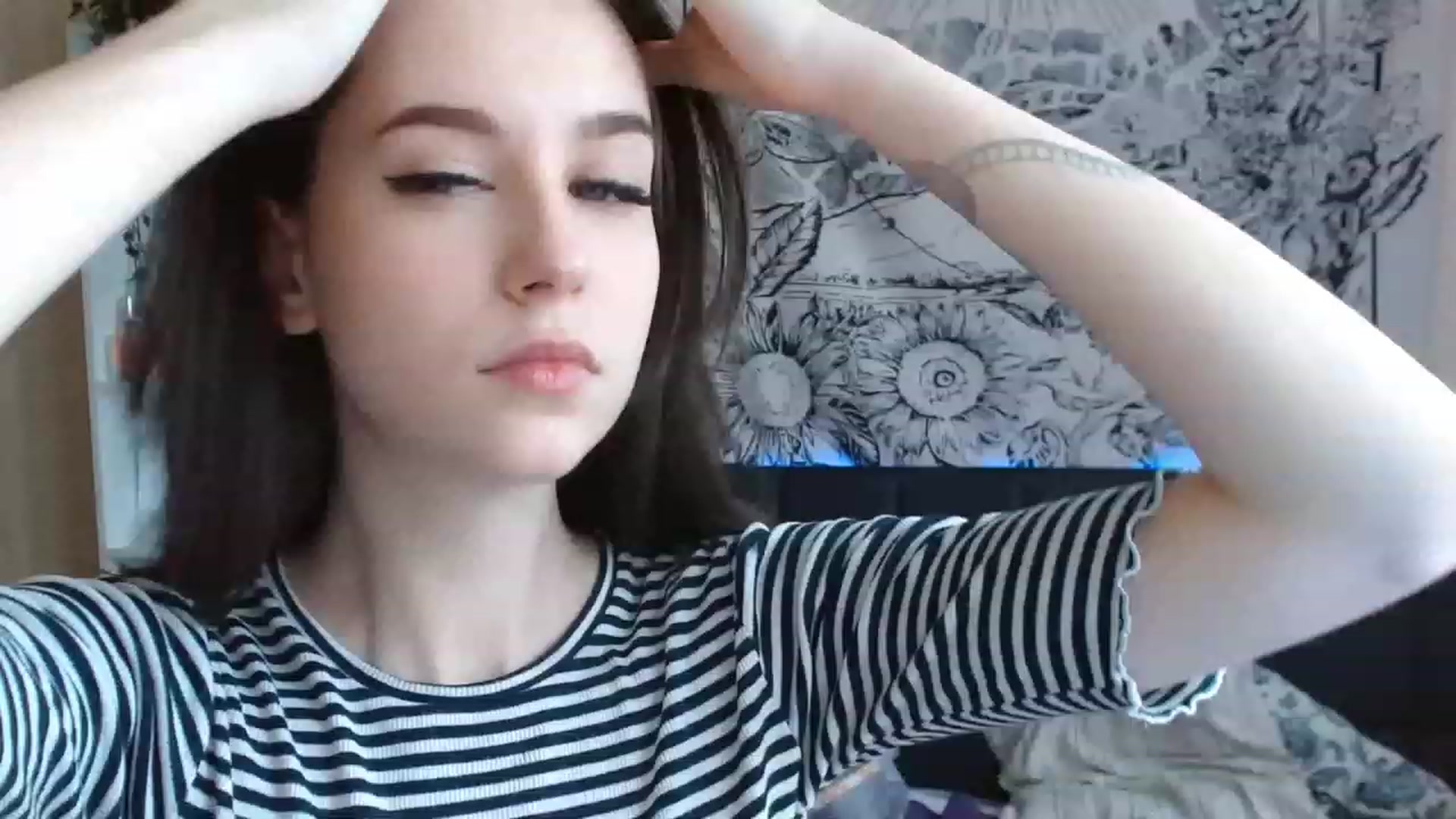 Gallery image thumbnail from ElsieF_'s myfreecams stream on, 03/06/2023, 07:45 image 19 of 20