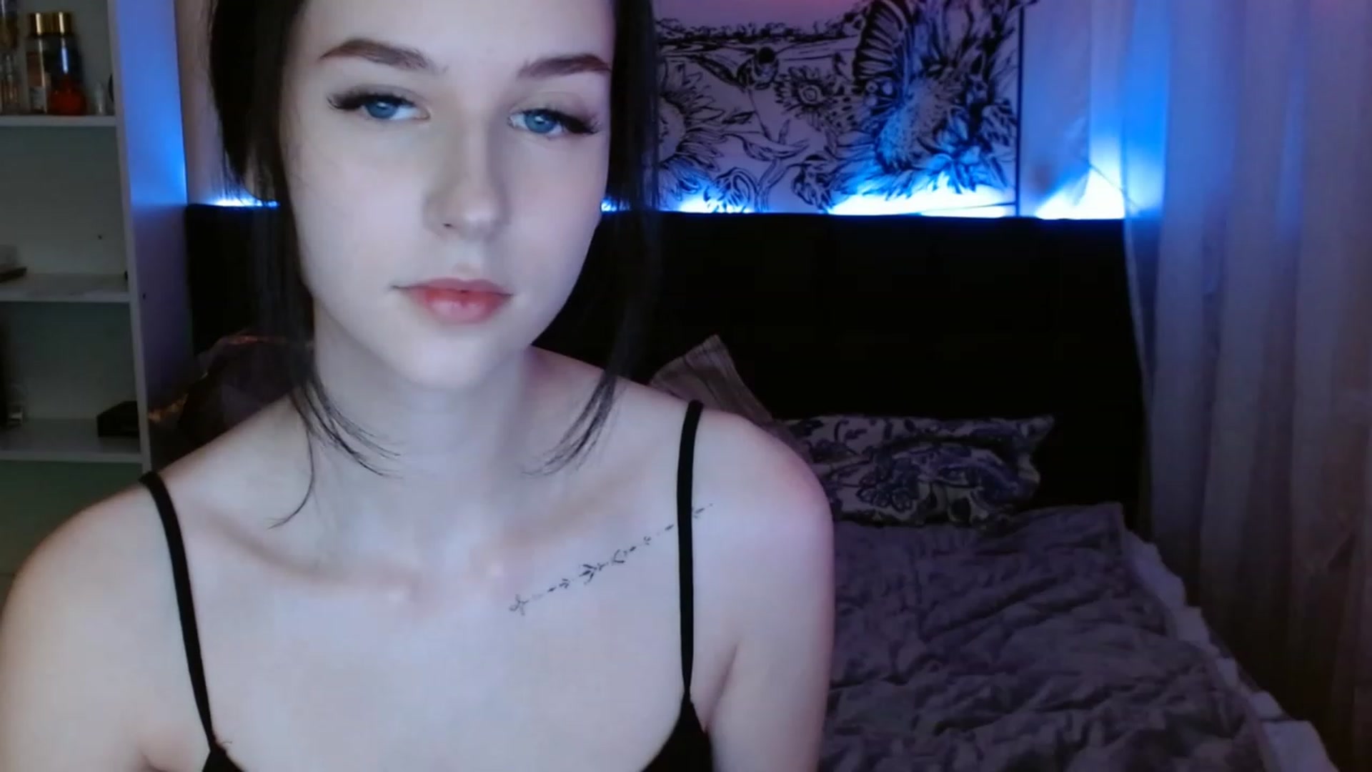 Gallery image thumbnail from ElsieF_'s myfreecams stream on, 03/15/2023, 18:16 image 4 of 20