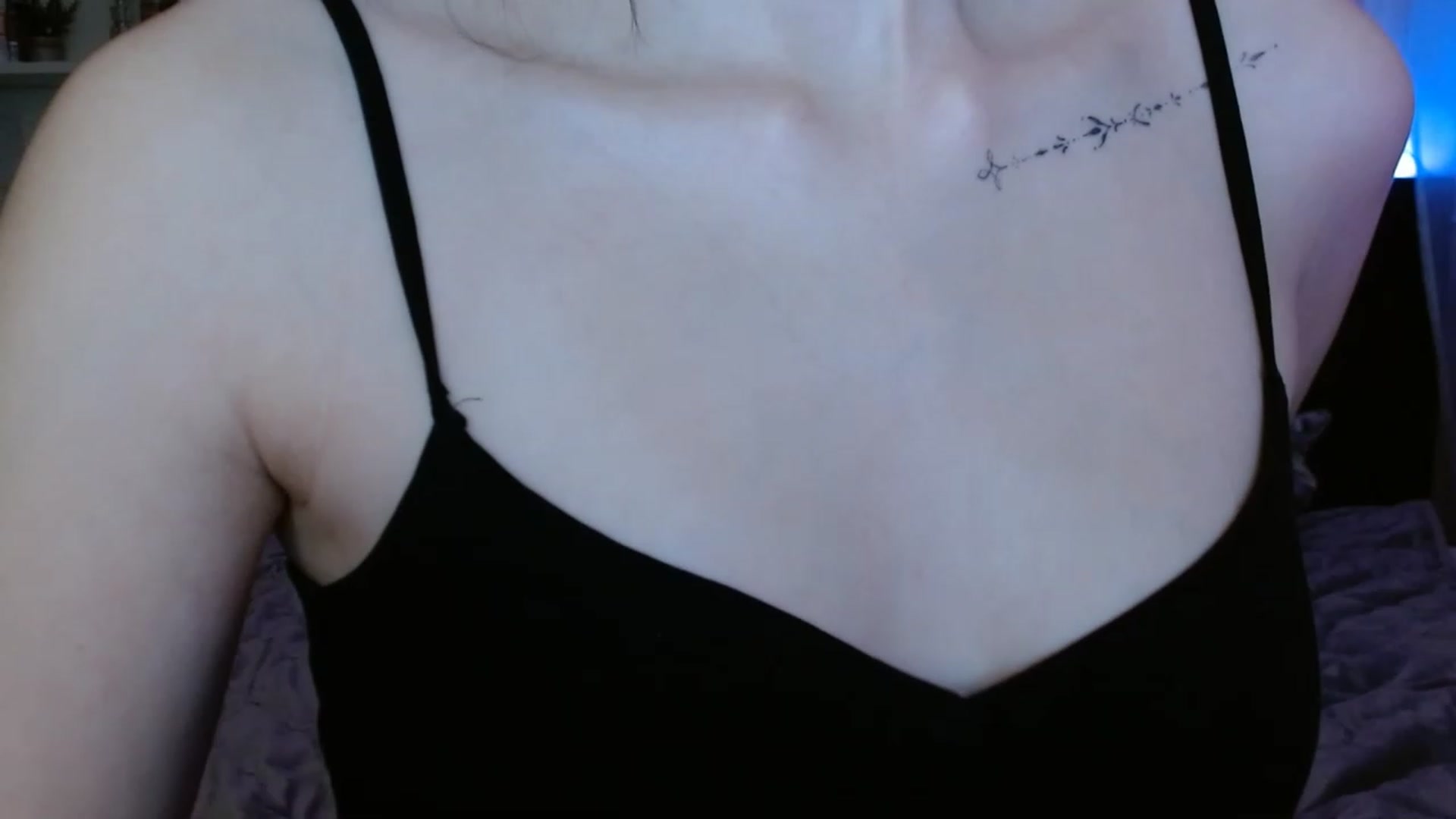 Gallery image thumbnail from ElsieF_'s myfreecams stream on, 03/15/2023, 18:16 image 6 of 20