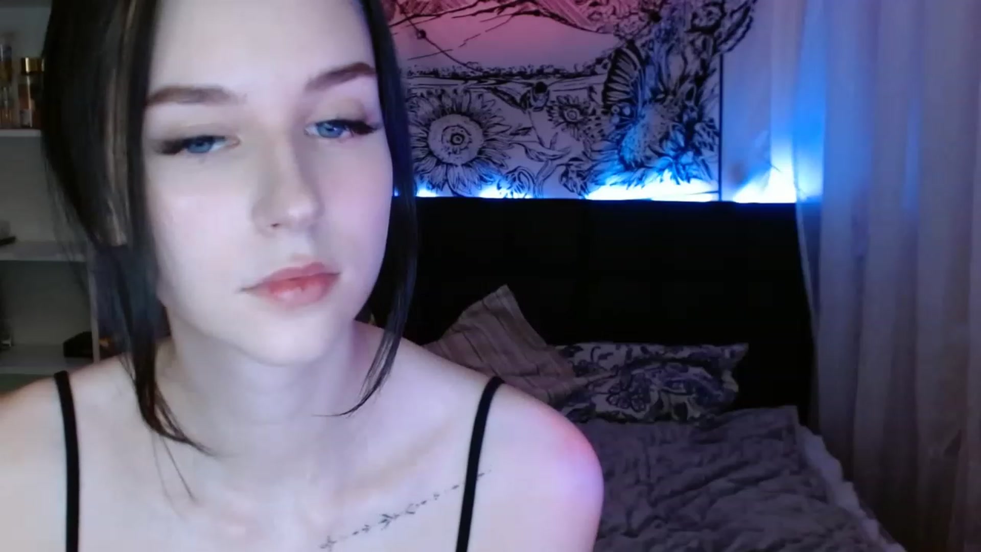 Gallery image thumbnail from ElsieF_'s myfreecams stream on, 03/15/2023, 18:16 image 13 of 20
