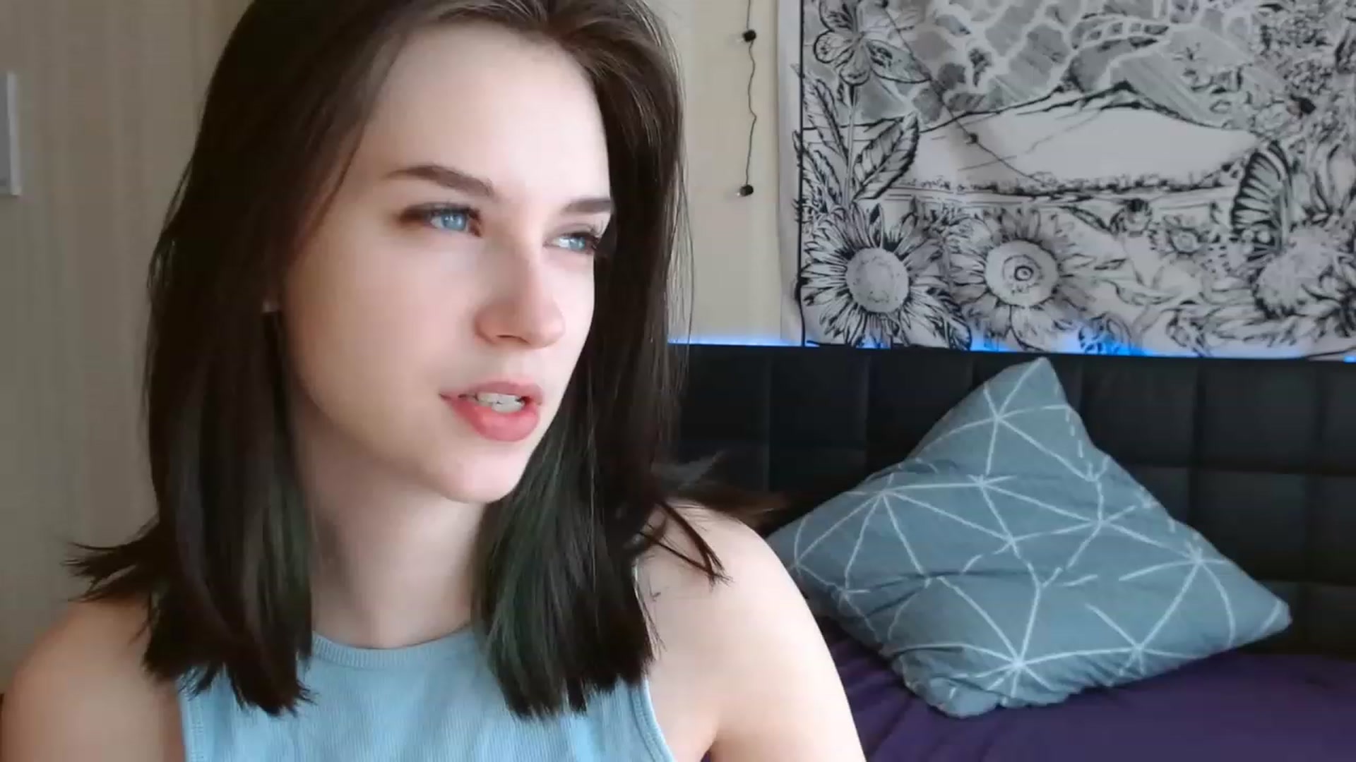 Gallery image thumbnail from ElsieF_'s myfreecams stream on, 03/21/2023, 08:14 image 4 of 20