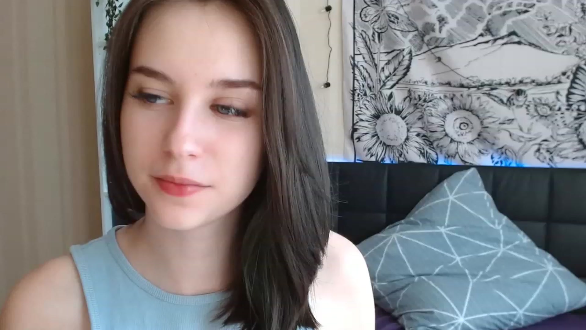 Gallery image thumbnail from ElsieF_'s myfreecams stream on, 03/21/2023, 08:14 image 3 of 20