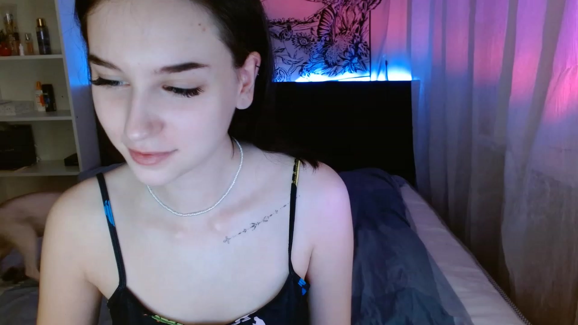 Gallery image thumbnail from ElsieF_'s myfreecams stream on, 04/02/2023, 19:51 image 12 of 20