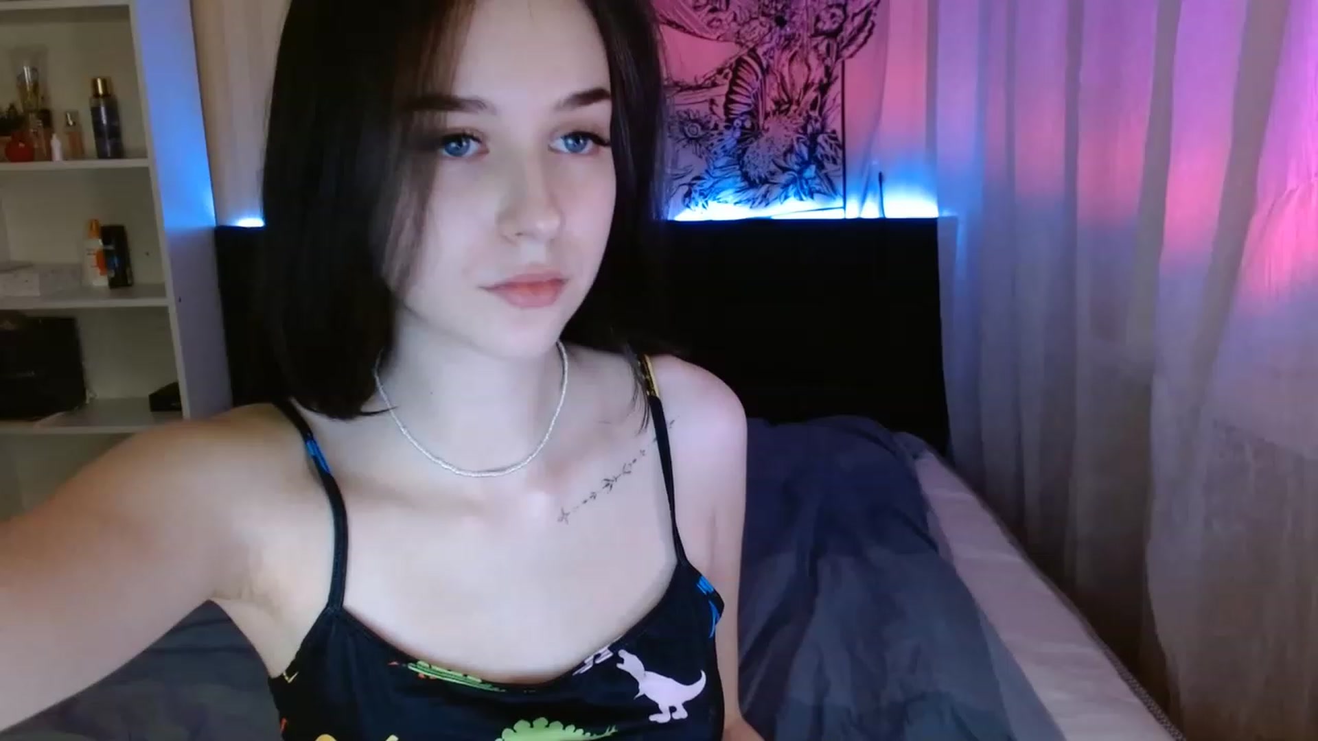 Gallery image thumbnail from ElsieF_'s myfreecams stream on, 04/02/2023, 19:51 image 4 of 20