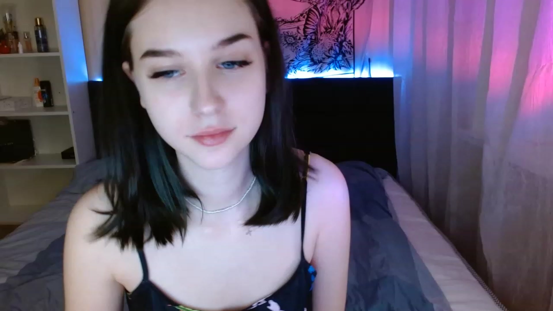 Gallery image thumbnail from ElsieF_'s myfreecams stream on, 04/02/2023, 19:51 image 14 of 20