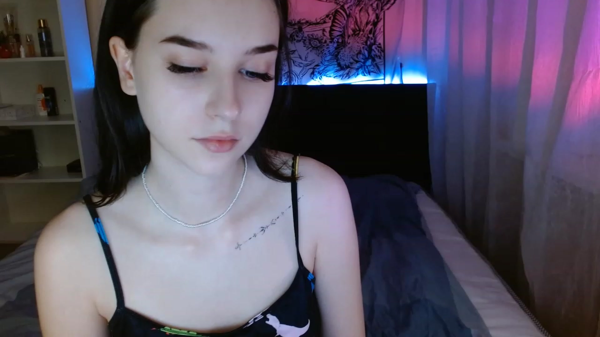 Gallery image thumbnail from ElsieF_'s myfreecams stream on, 04/02/2023, 19:51 image 9 of 20