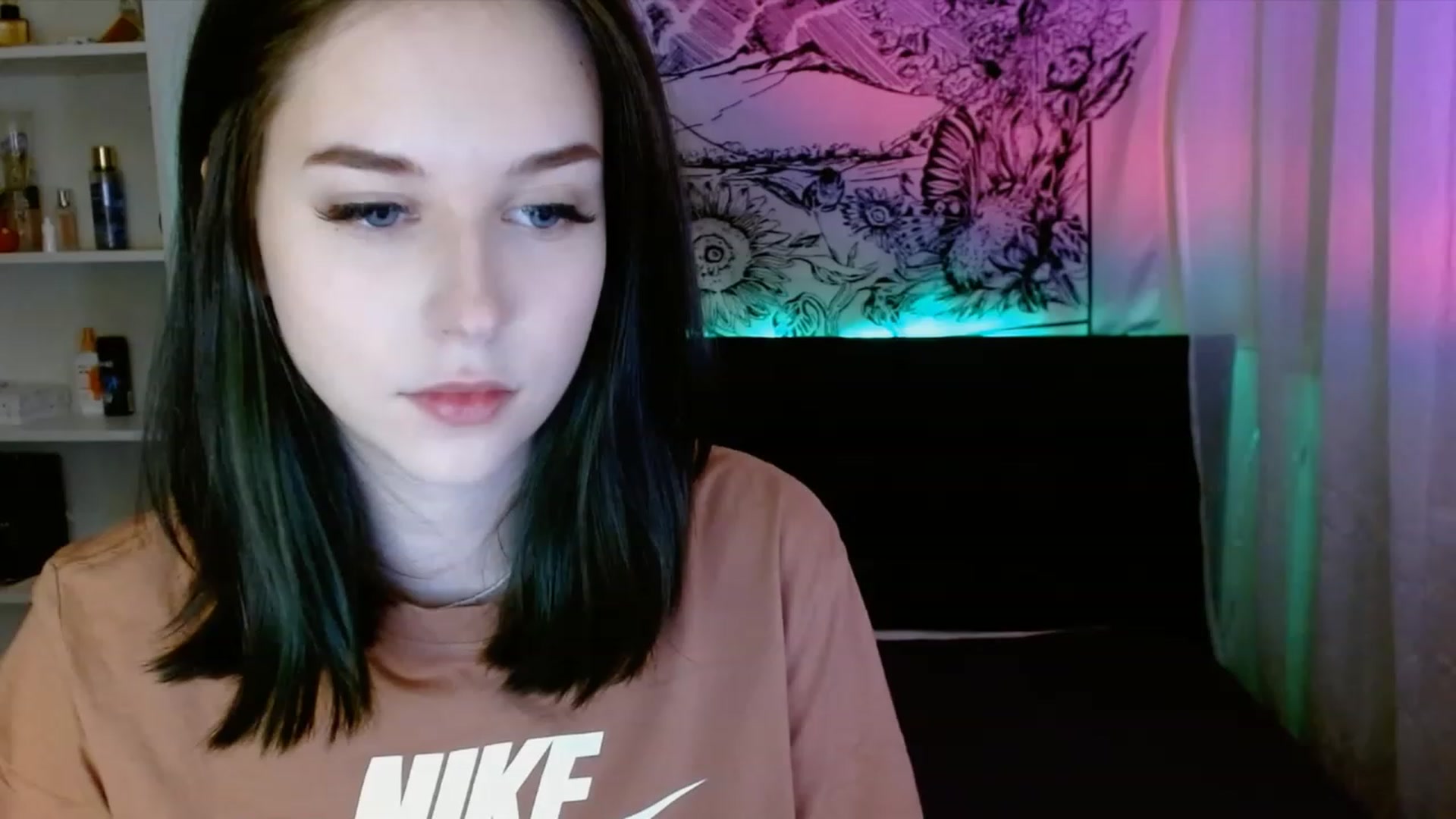 Gallery image thumbnail from ElsieF_'s myfreecams stream on, 04/06/2023, 19:02 image 7 of 20