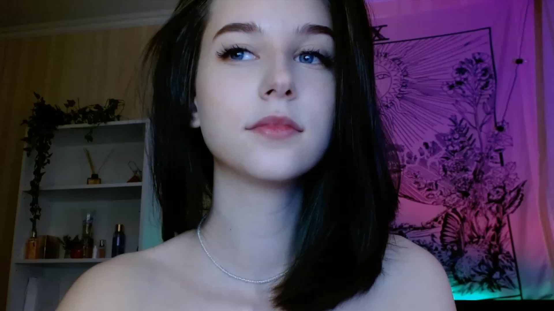 Gallery image thumbnail from ElsieF_'s myfreecams stream on, 04/06/2023, 19:02 image 14 of 20