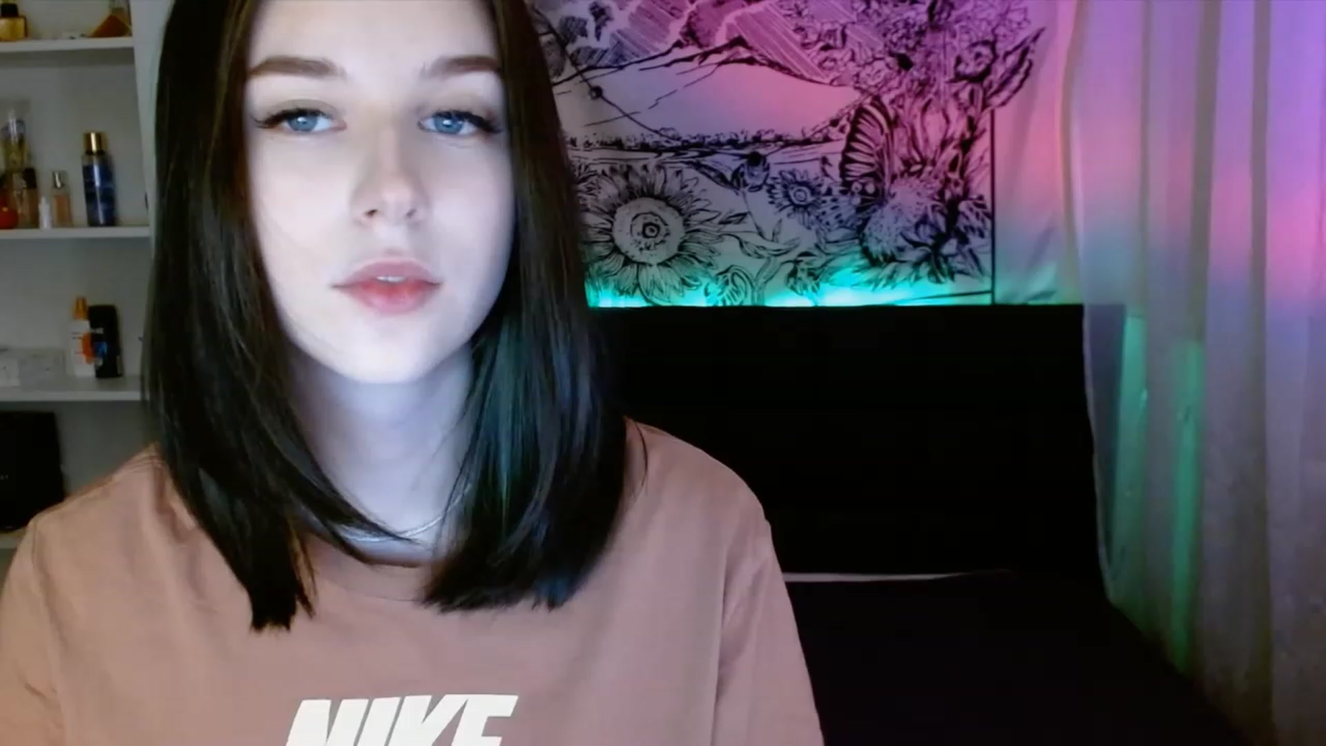 Gallery image thumbnail from ElsieF_'s myfreecams stream on, 04/06/2023, 19:02 image 6 of 20