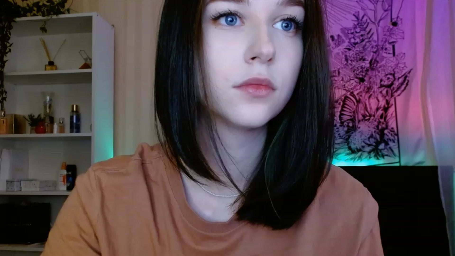 Gallery image thumbnail from ElsieF_'s myfreecams stream on, 04/06/2023, 19:02 image 1 of 20