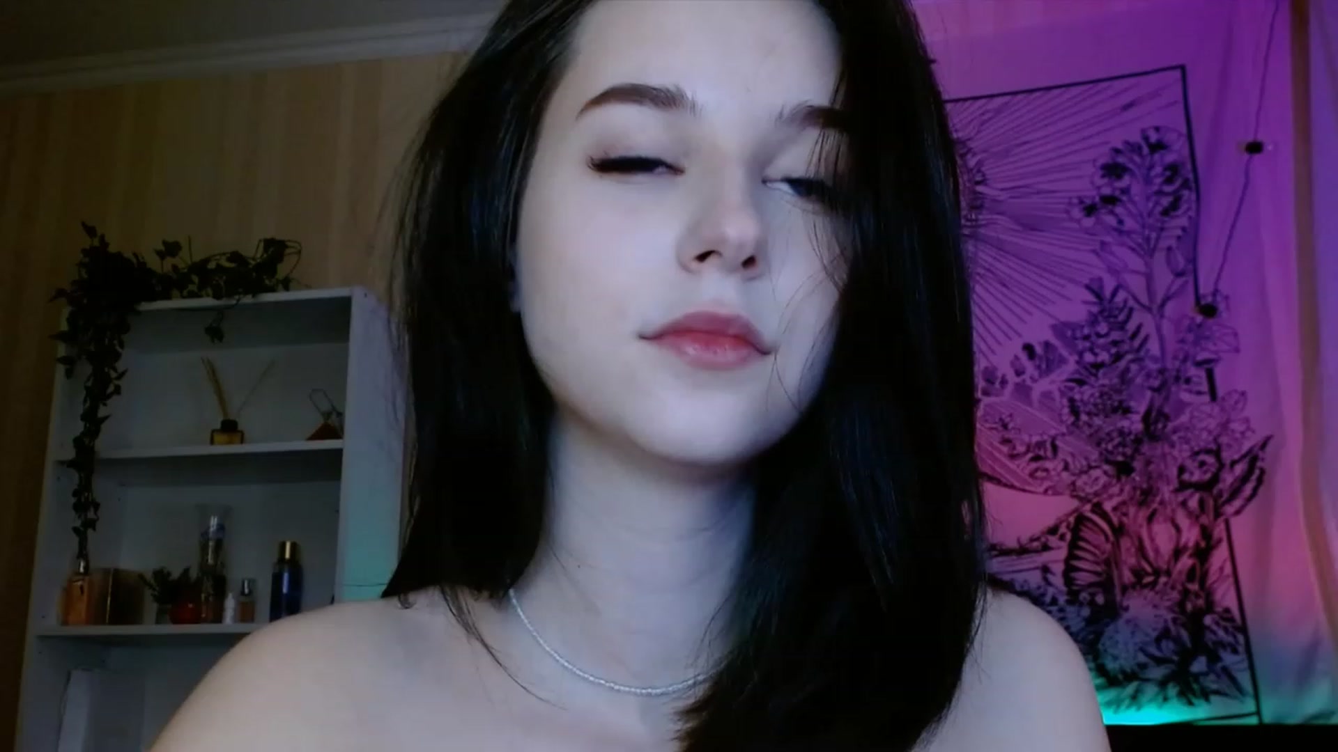 Gallery image thumbnail from ElsieF_'s myfreecams stream on, 04/06/2023, 19:02 image 15 of 20