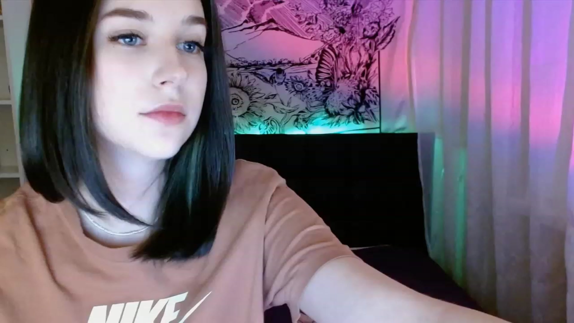 Gallery image thumbnail from ElsieF_'s myfreecams stream on, 04/06/2023, 19:02 image 5 of 20