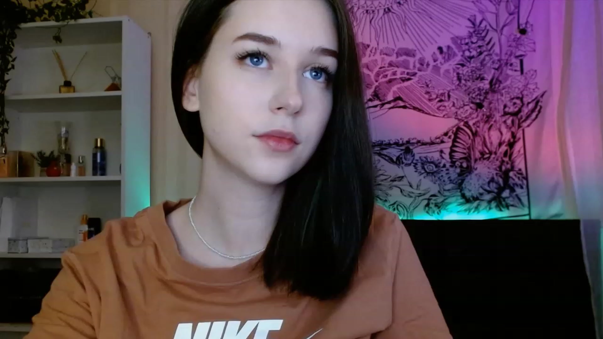 Gallery image thumbnail from ElsieF_'s myfreecams stream on, 04/06/2023, 19:02 image 2 of 20