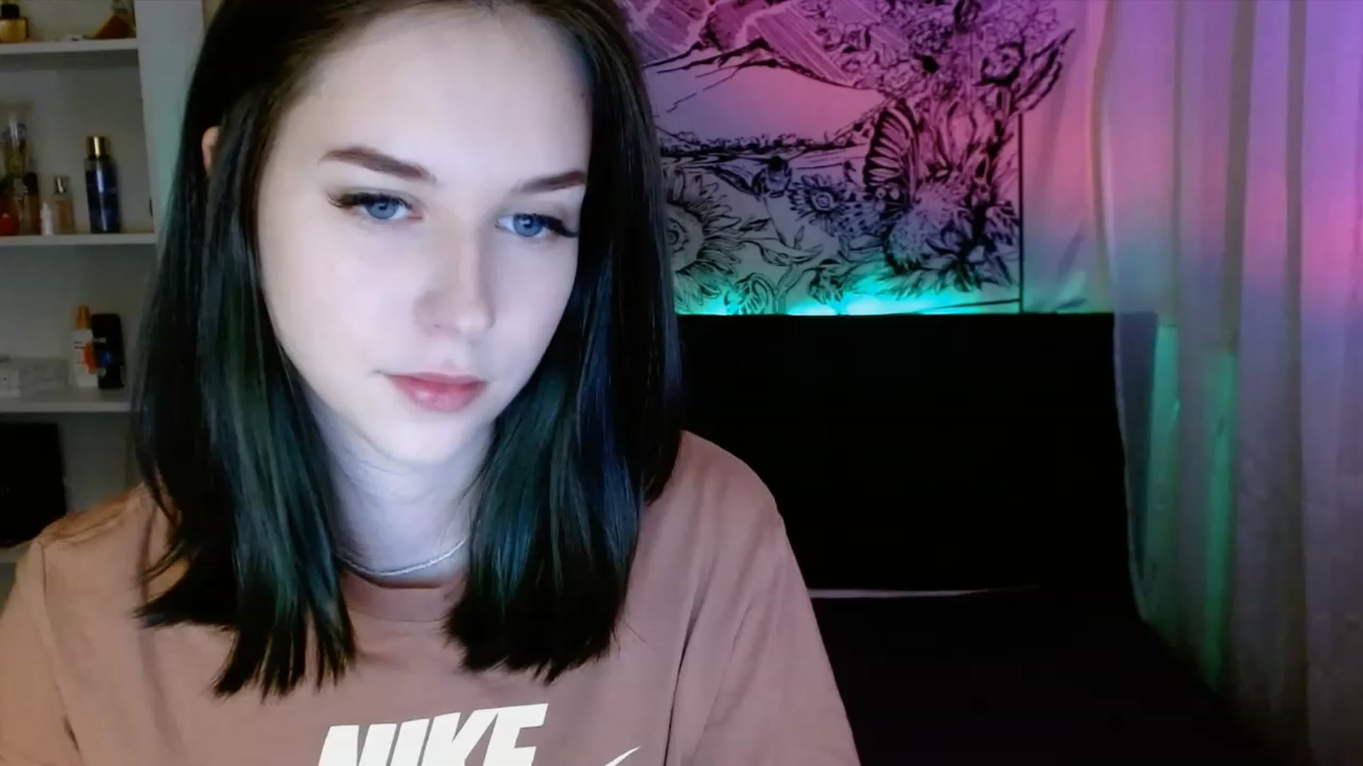 Gallery image thumbnail from ElsieF_'s myfreecams stream on, 04/06/2023, 19:02 image 8 of 20