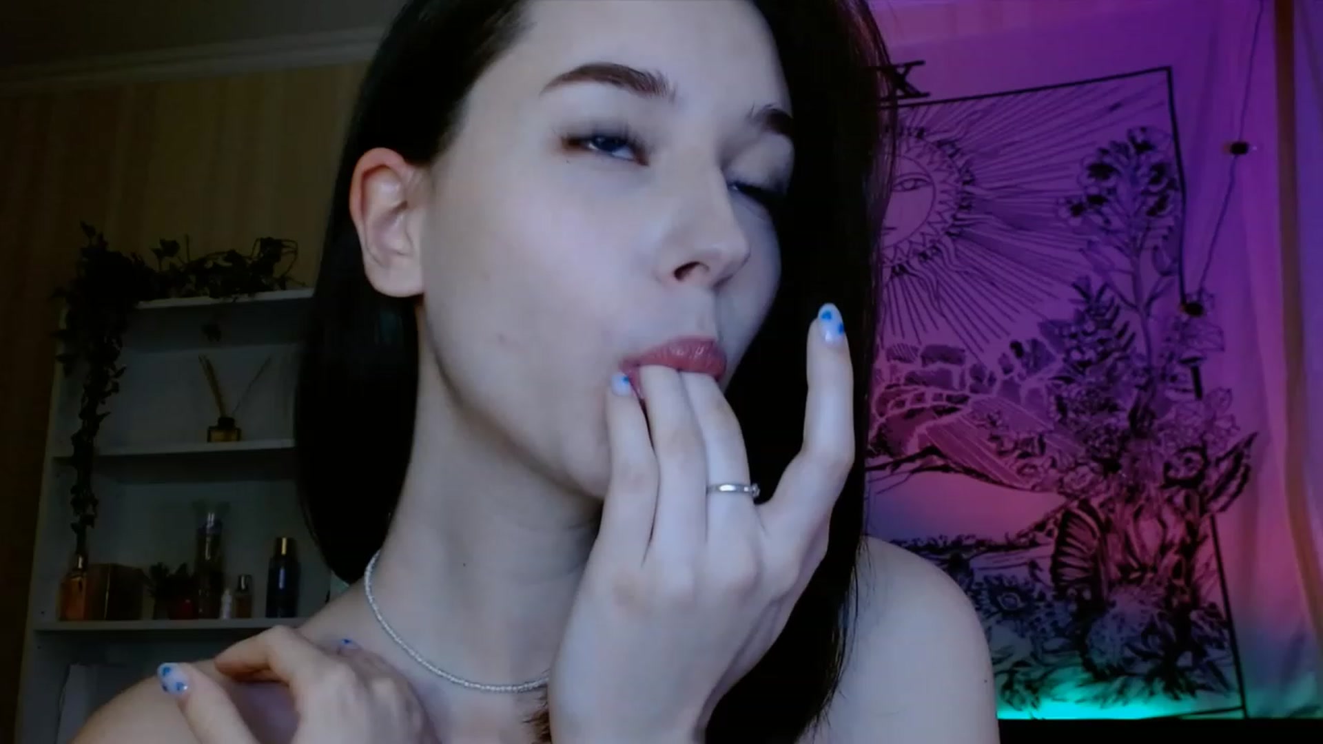 Gallery image thumbnail from ElsieF_'s myfreecams stream on, 04/06/2023, 19:02 image 18 of 20