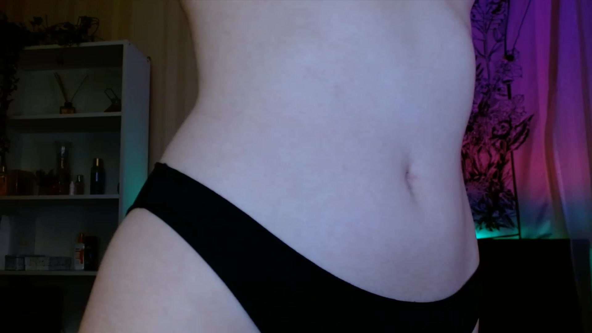 Gallery image thumbnail from ElsieF_'s myfreecams stream on, 04/06/2023, 19:02 image 19 of 20