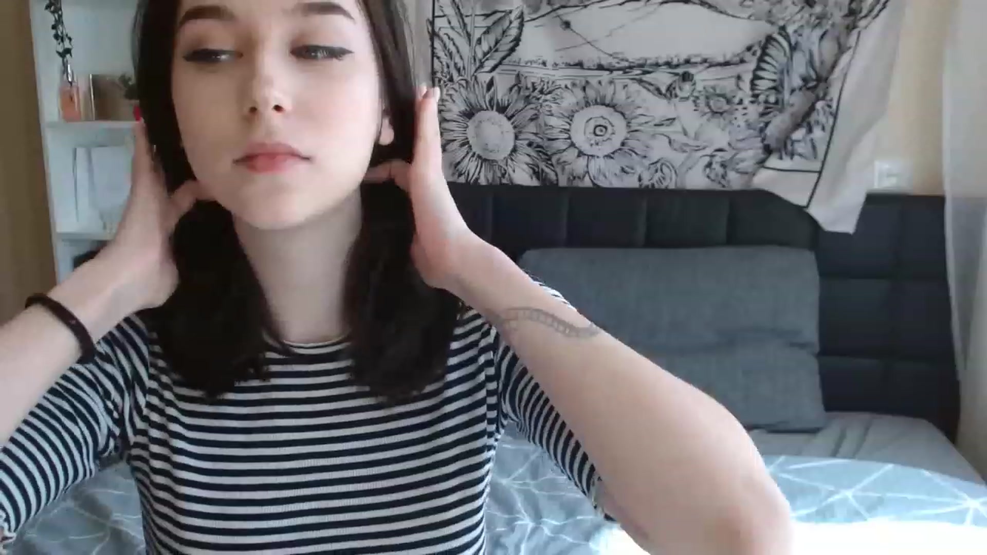 Gallery image thumbnail from ElsieF_'s myfreecams stream on, 04/15/2023, 09:16 image 14 of 20